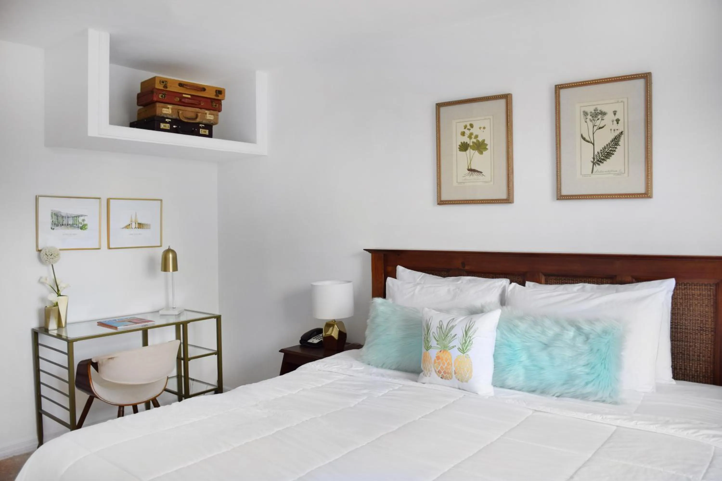 Living room, Bed in Beach Park Hotel