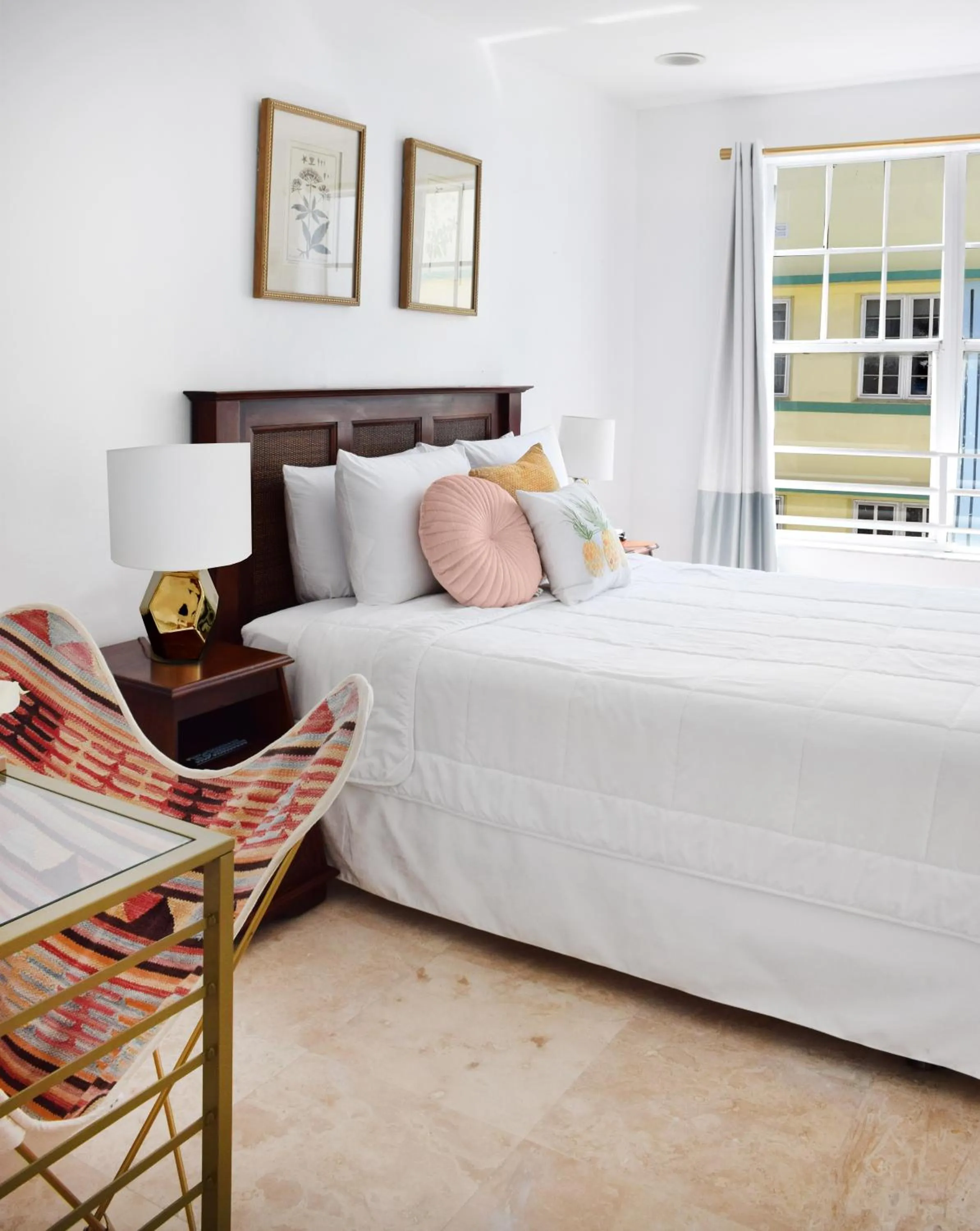 Living room, Bed in Beach Park Hotel
