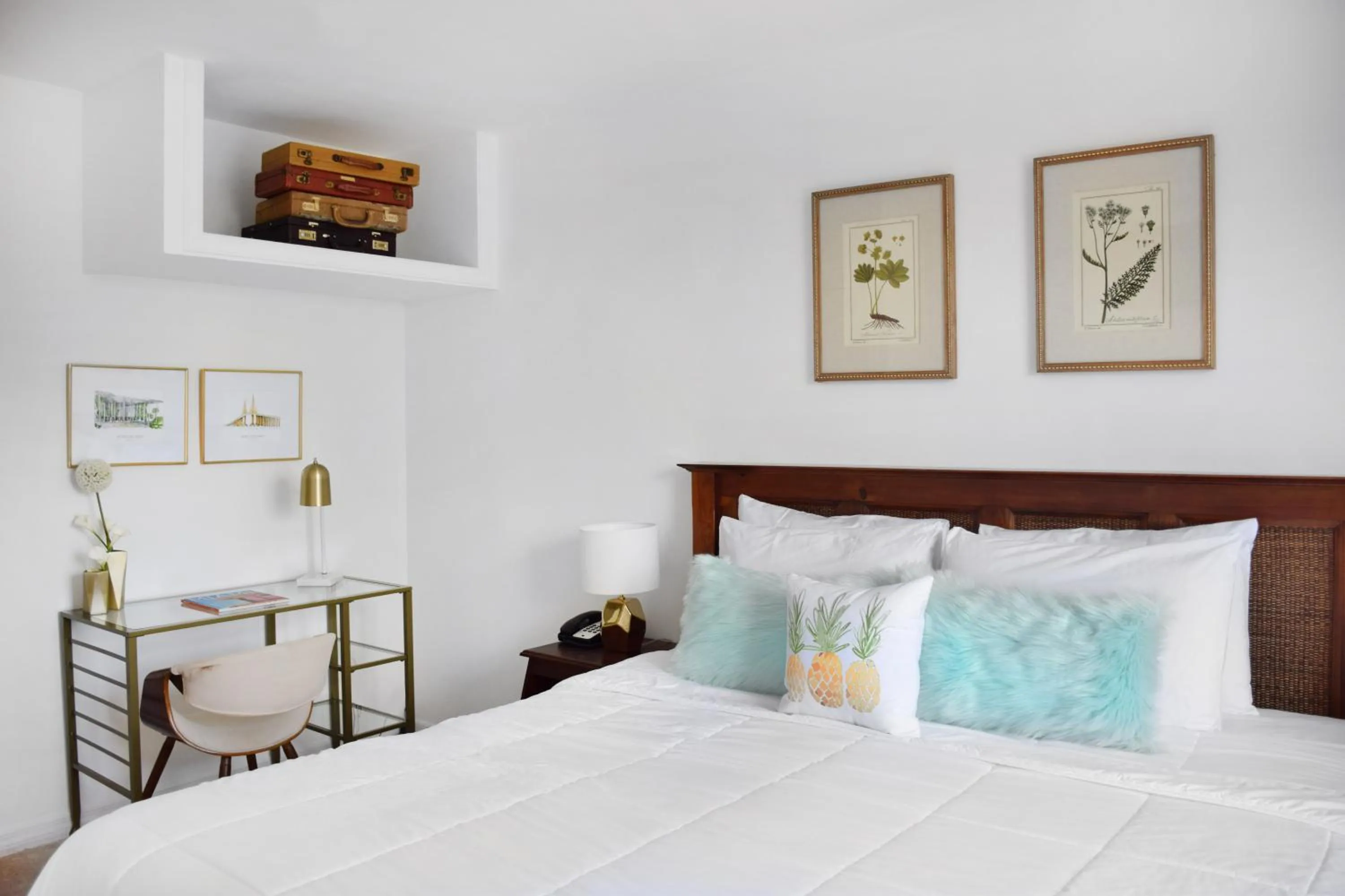 Living room, Bed in Beach Park Hotel
