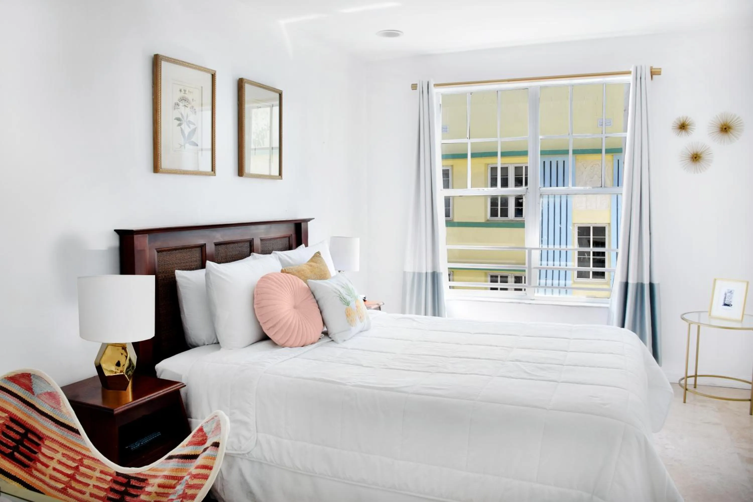 Living room, Bed in Beach Park Hotel