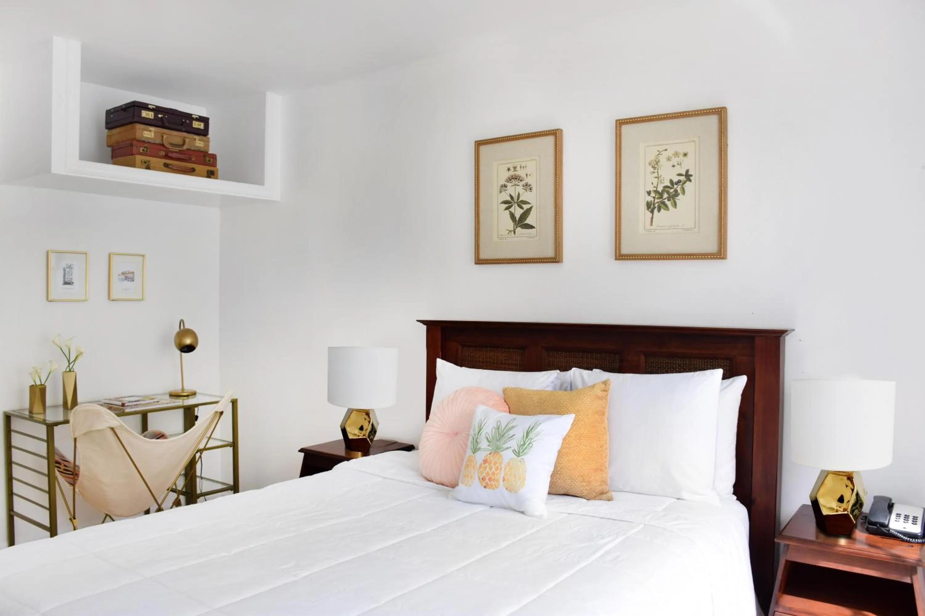 Living room, Bed in Beach Park Hotel