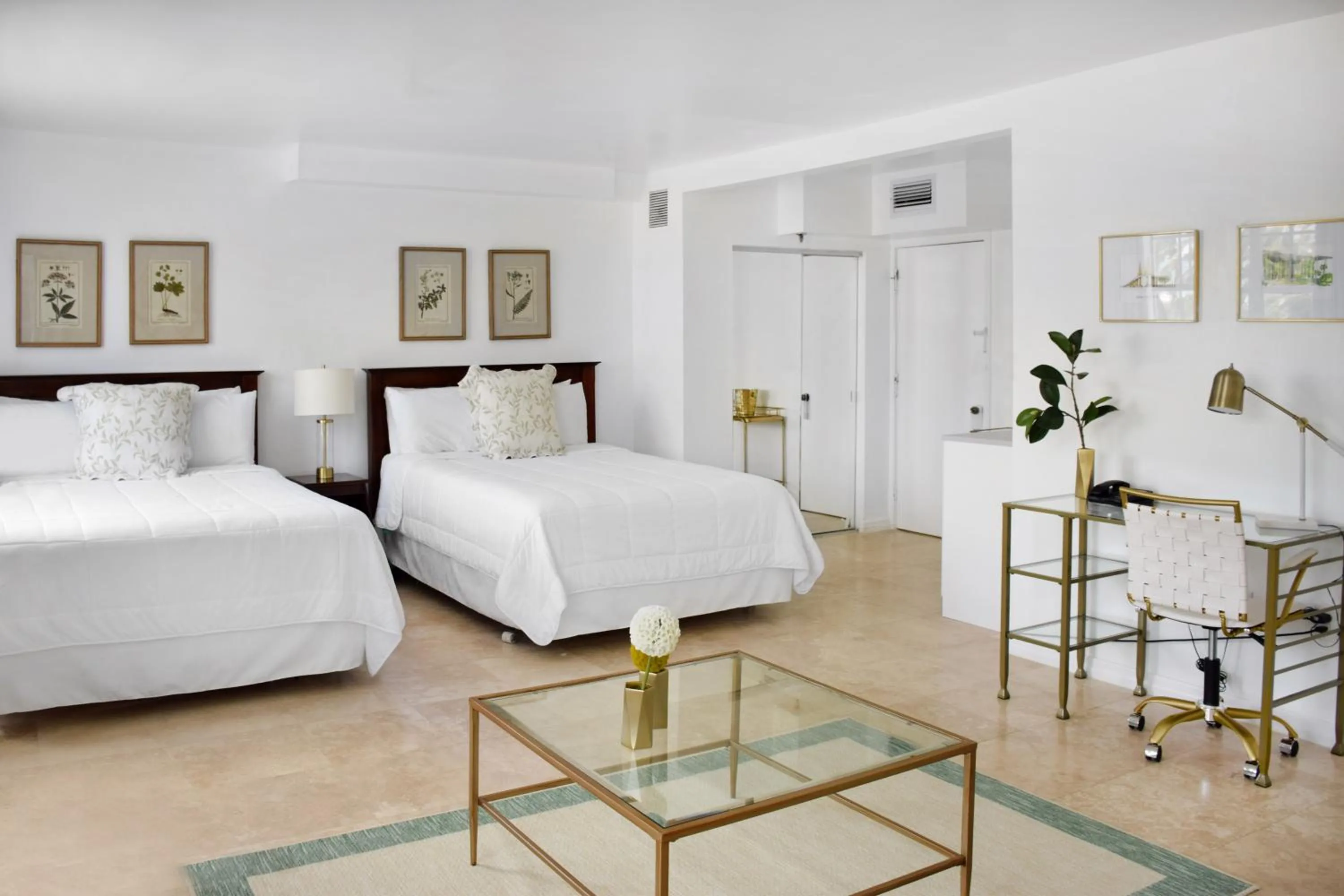 Living room, Bed in Beach Park Hotel