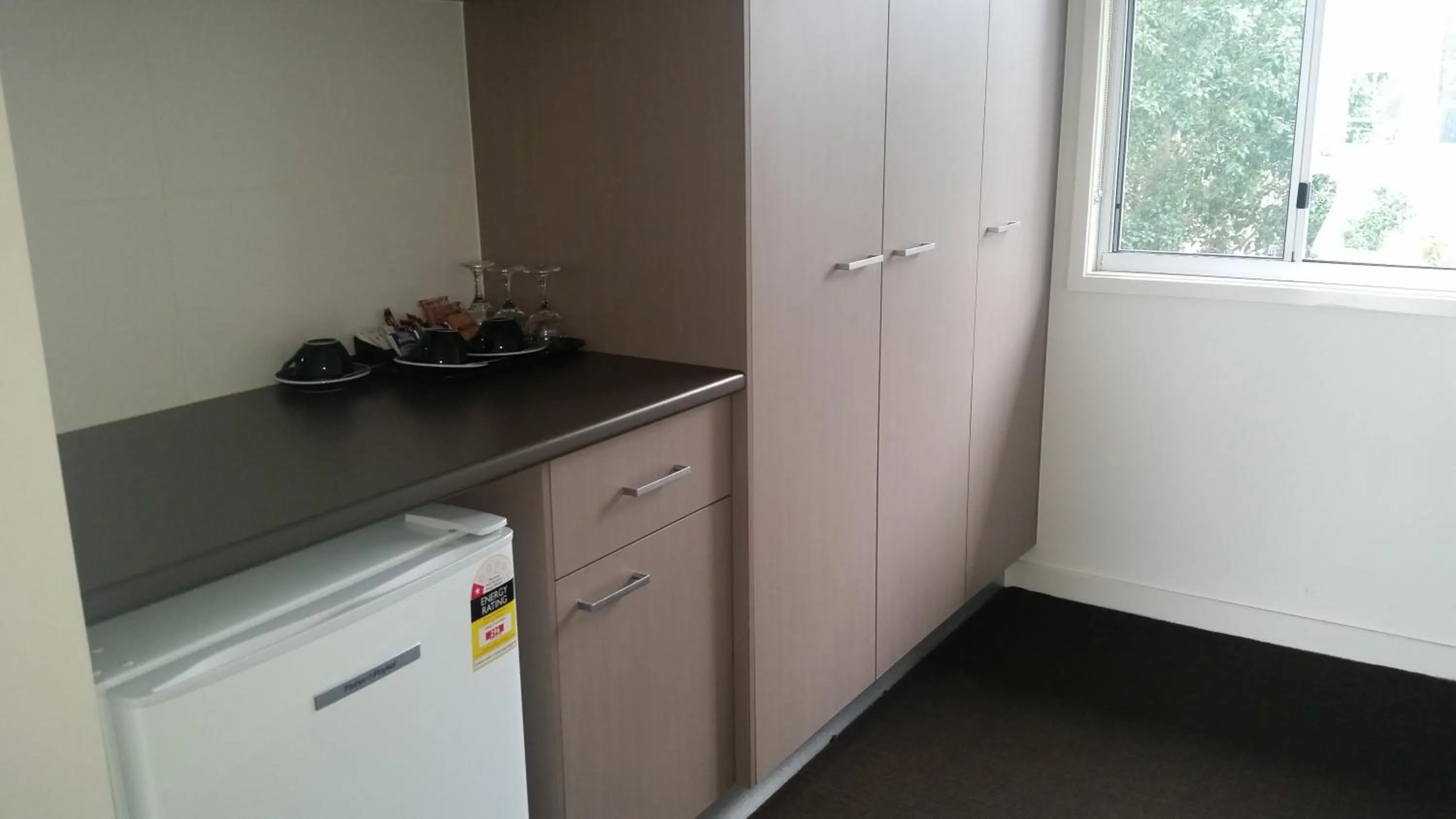 Coffee/tea facilities in Dooleys Tavern and Motel Capella