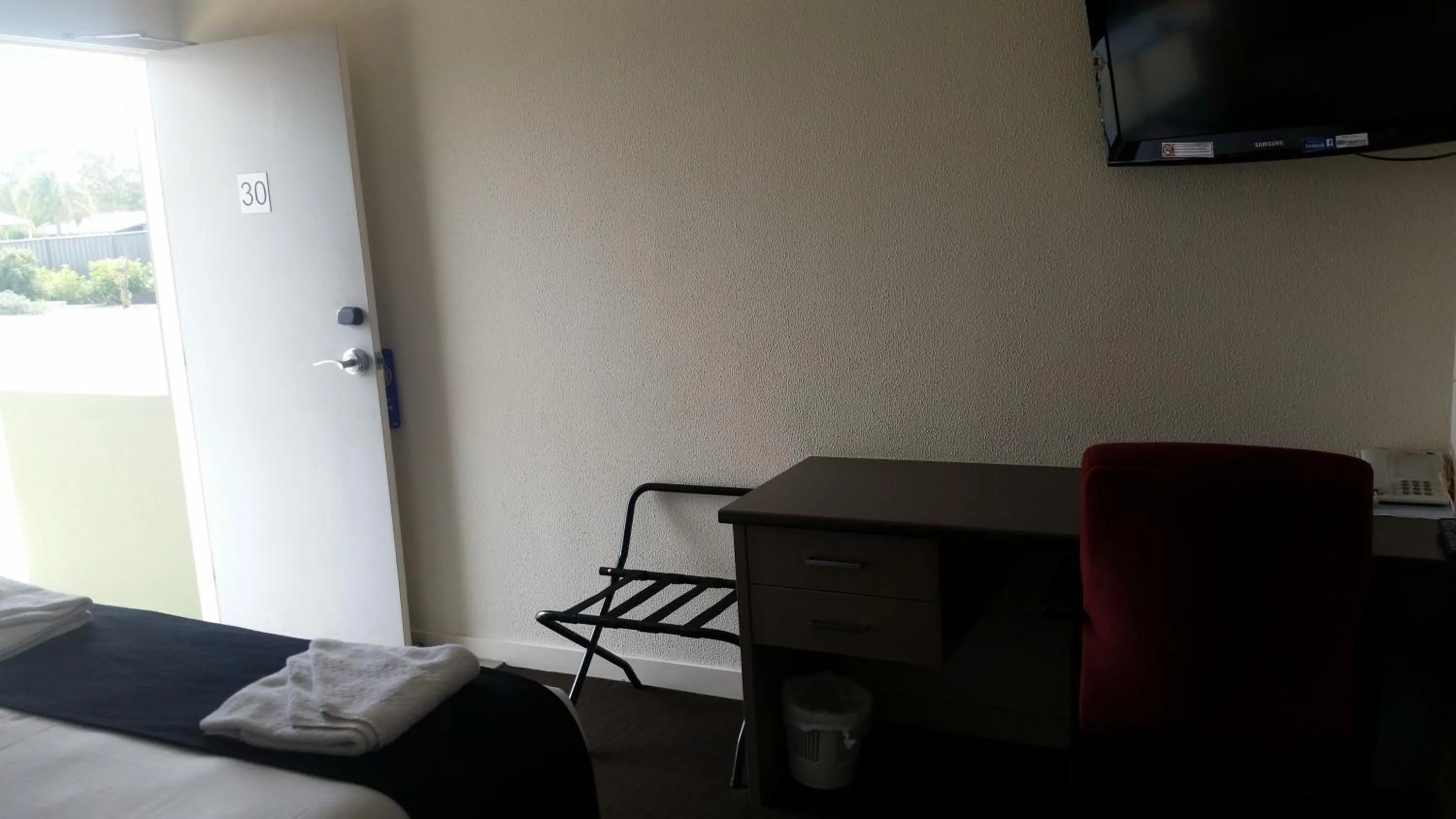 Bedroom, Bed in Dooleys Tavern and Motel Capella