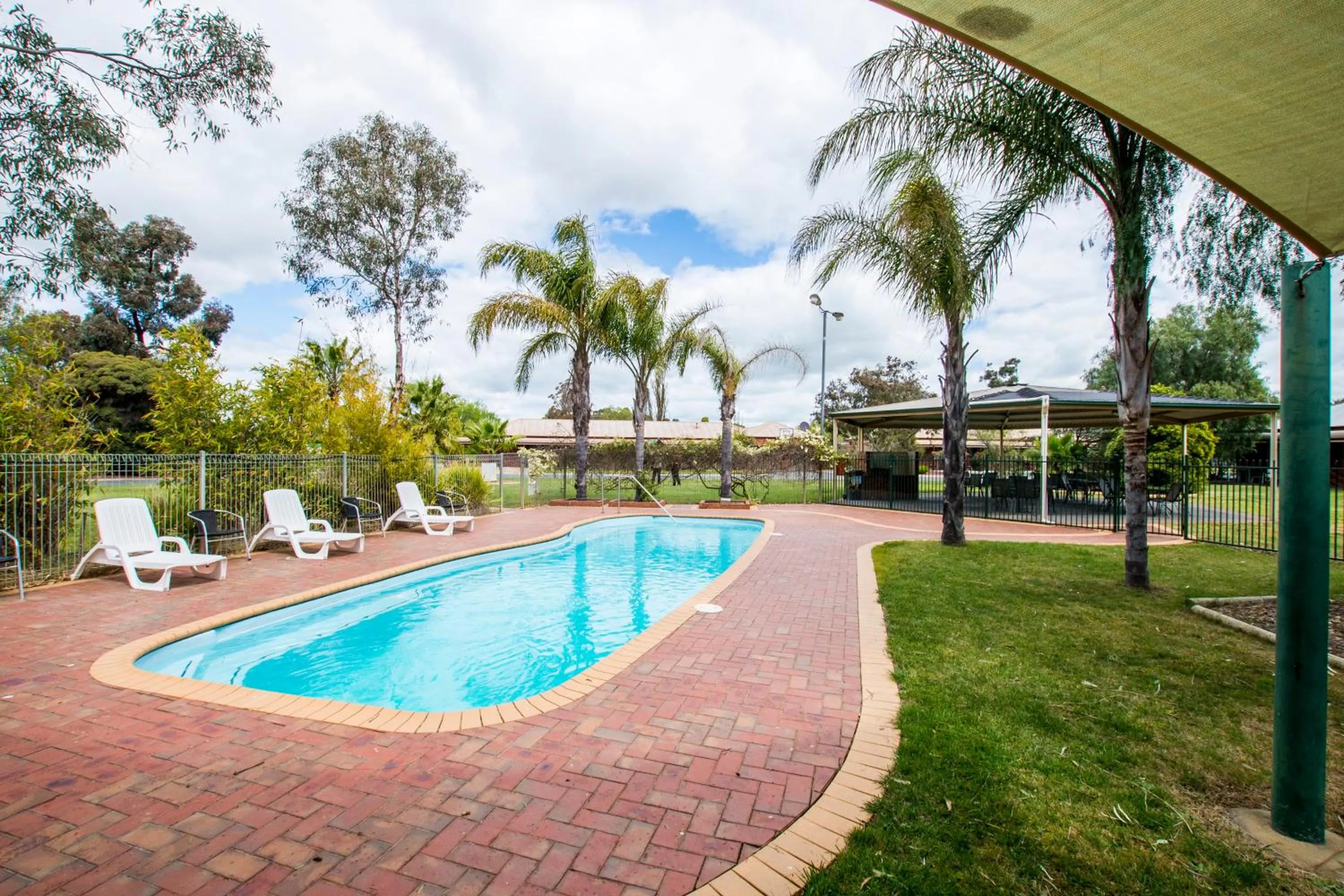 Sportslander Motor Inn