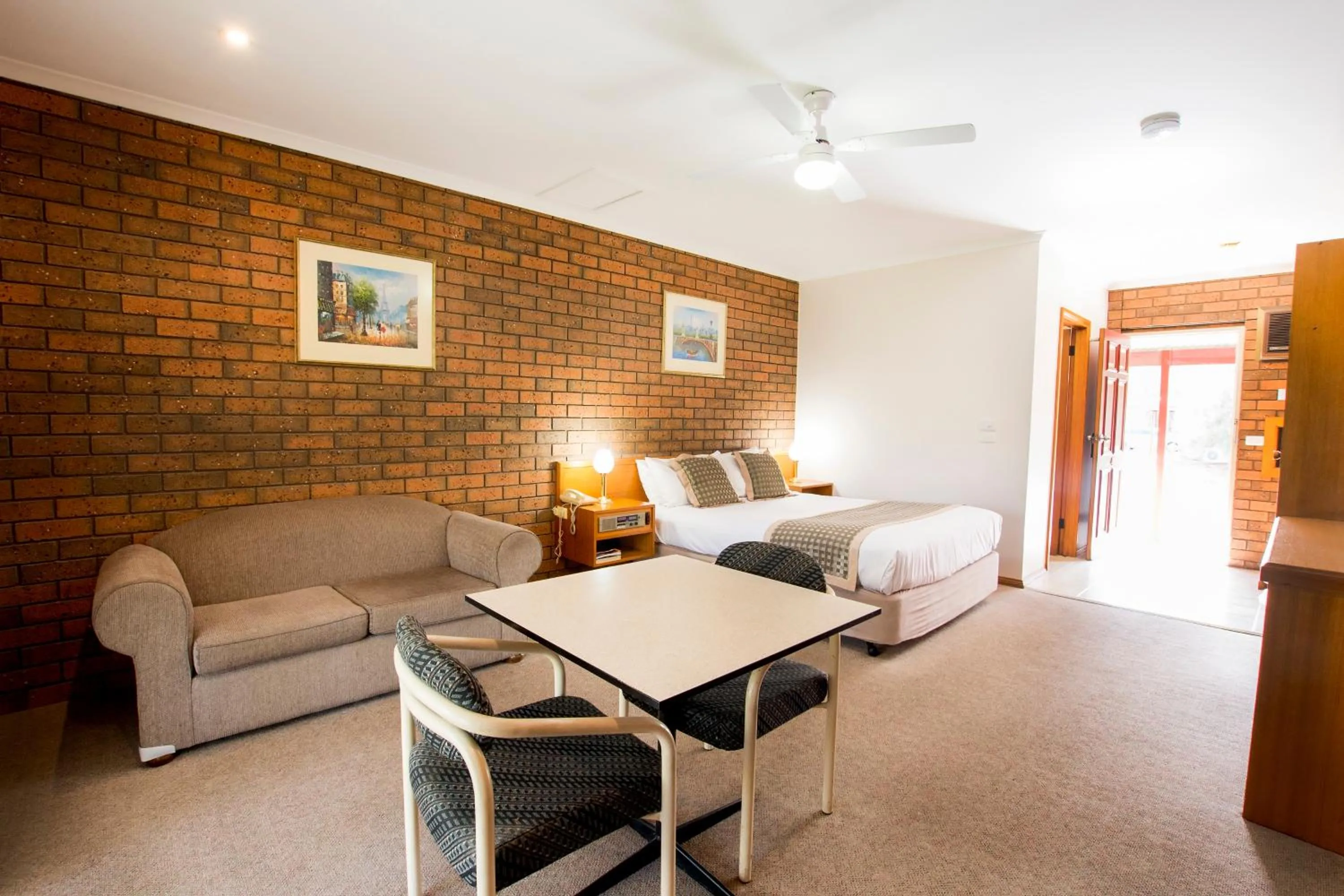 Sportslander Motor Inn