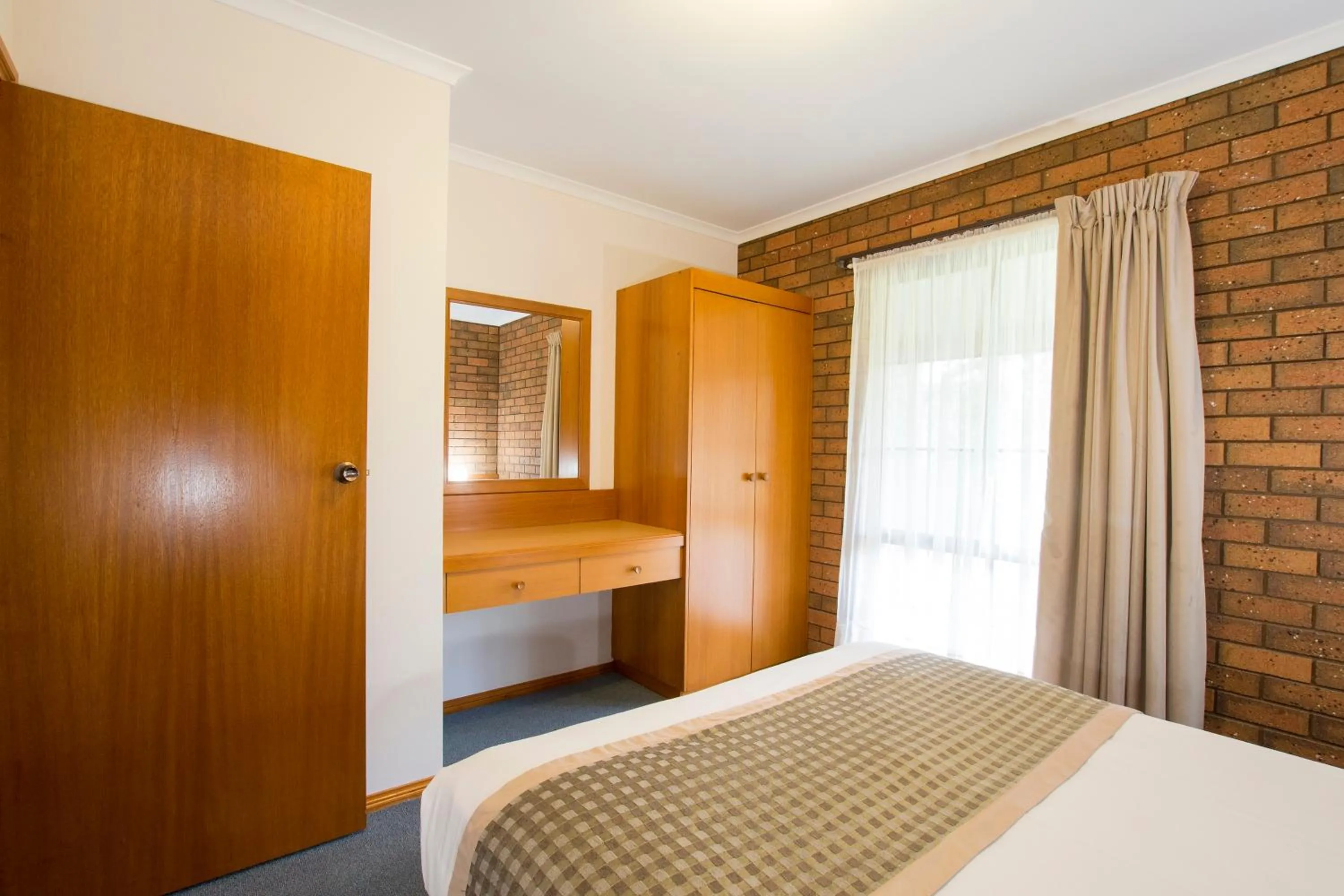 Bed in Sportslander Motor Inn