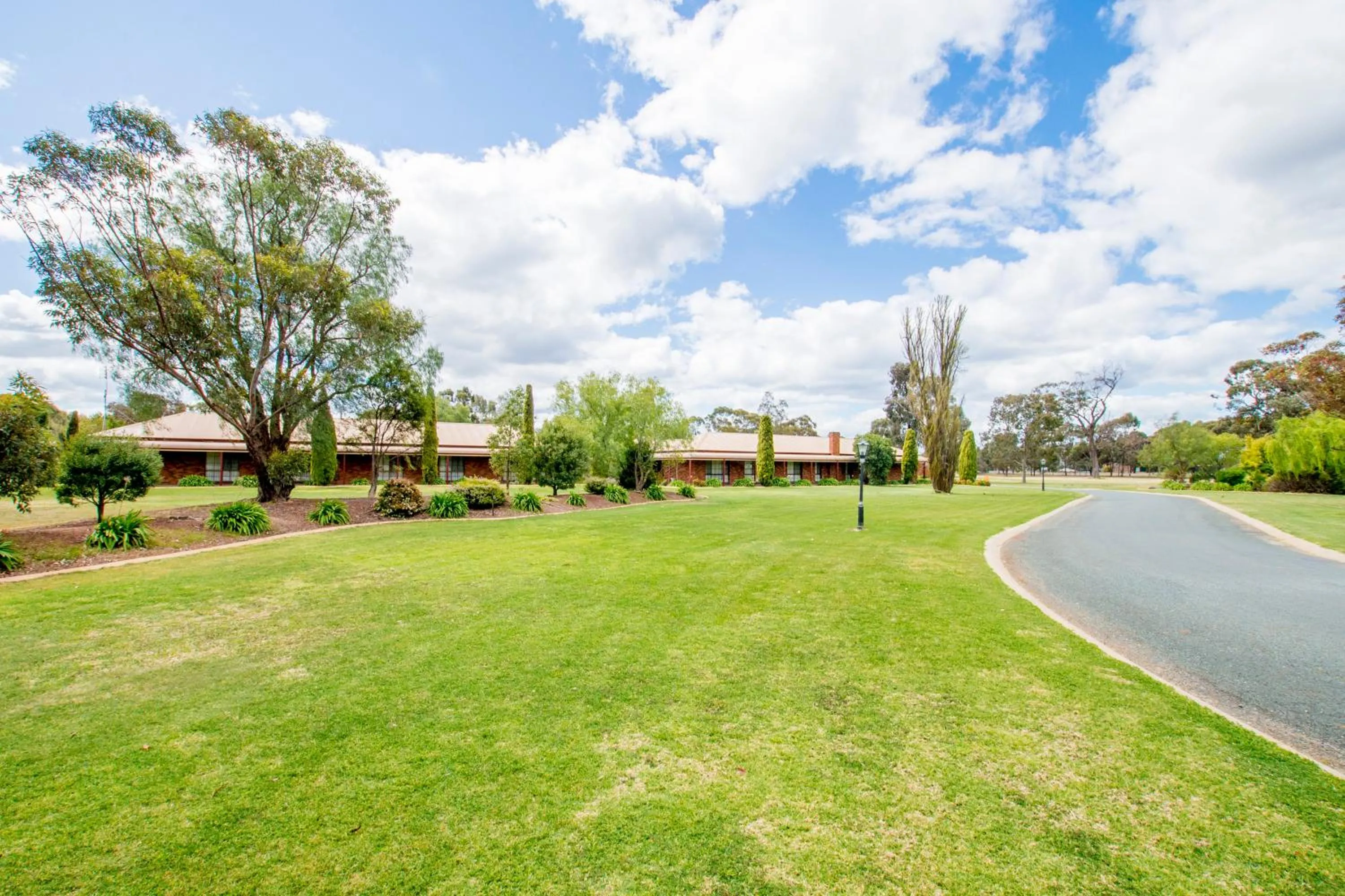 Sportslander Motor Inn