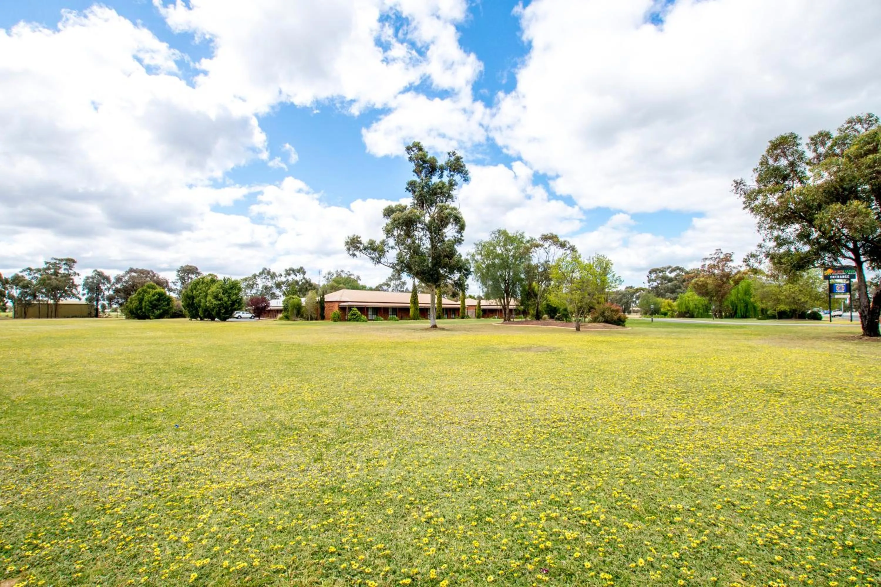 Sportslander Motor Inn