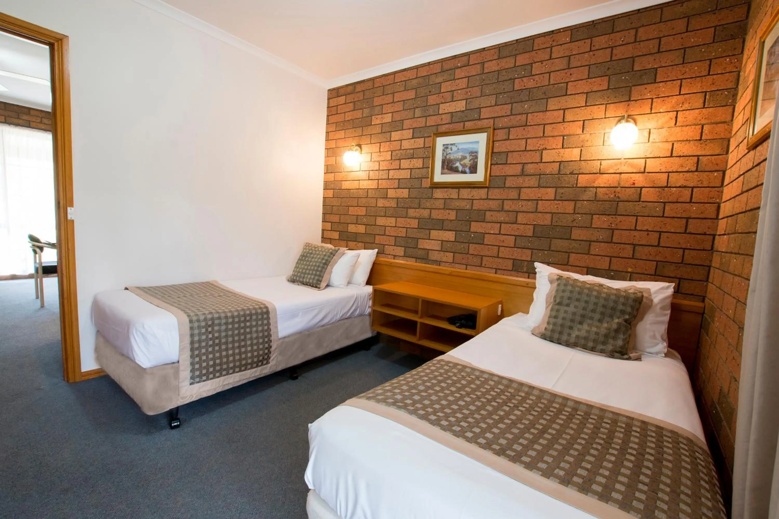 Bed in Sportslander Motor Inn