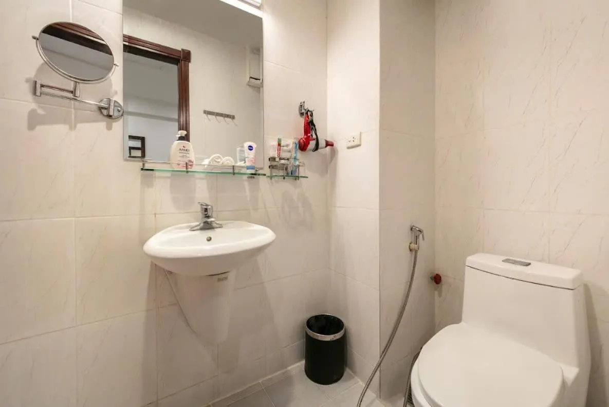 Shower in A25 Hotel - 30 An Dương