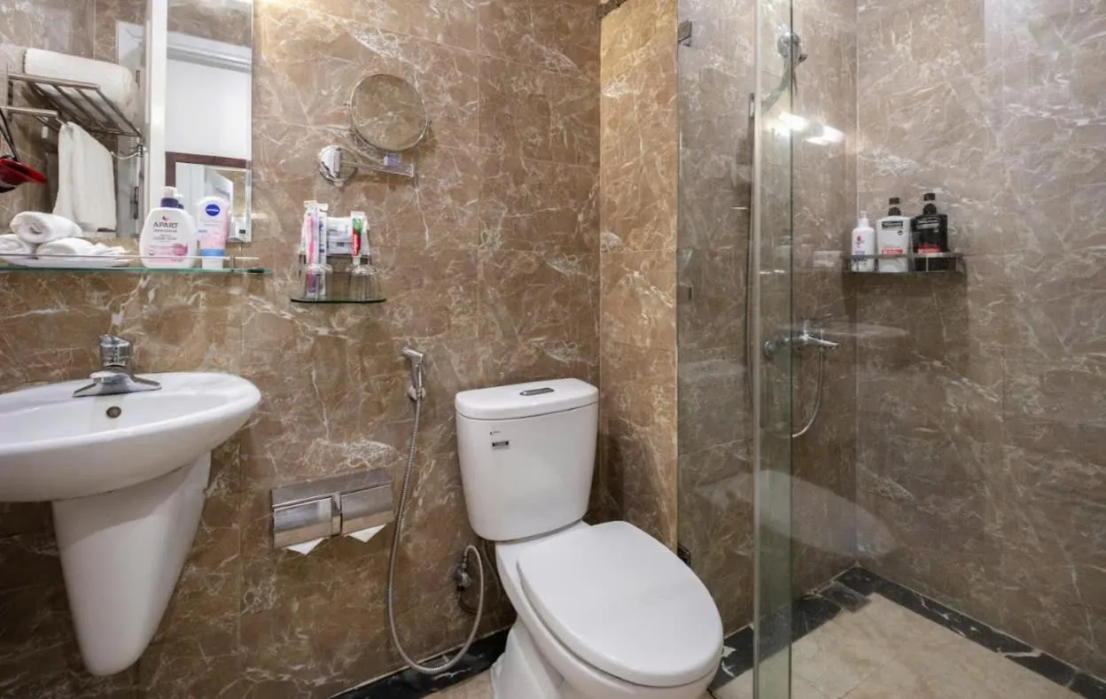 Shower in A25 Hotel - 30 An Dương