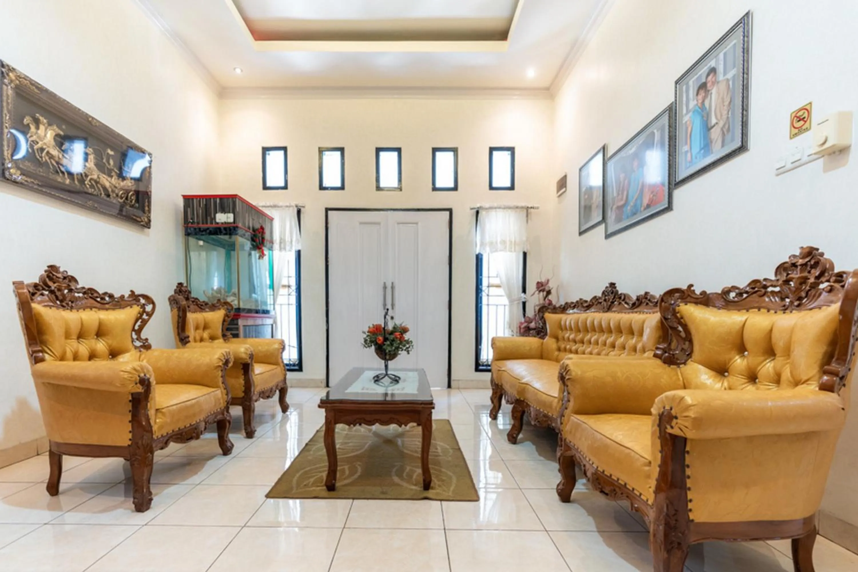 Living room in RedDoorz @ Pengayoman Panakkukang 3