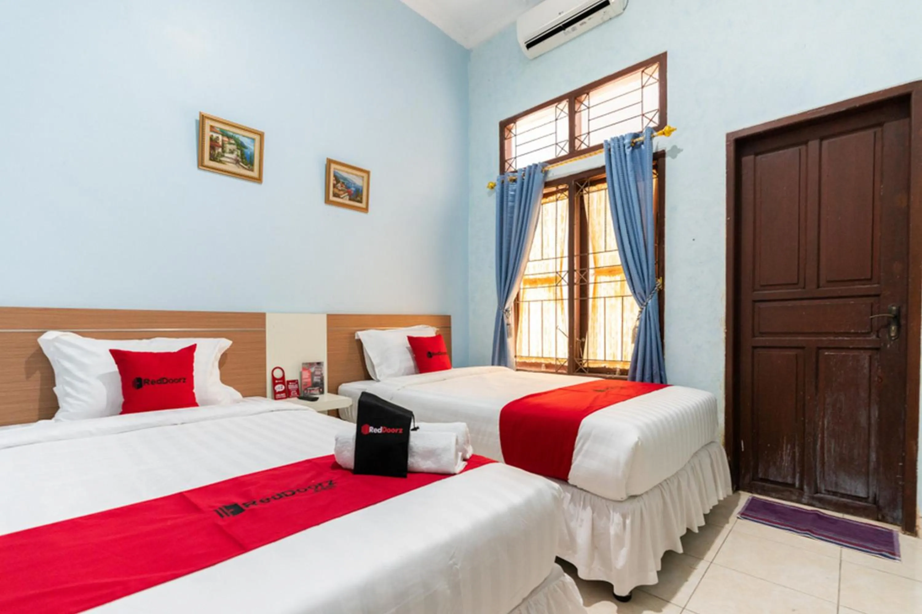 Bedroom, Bed in RedDoorz @ Pengayoman Panakkukang 3