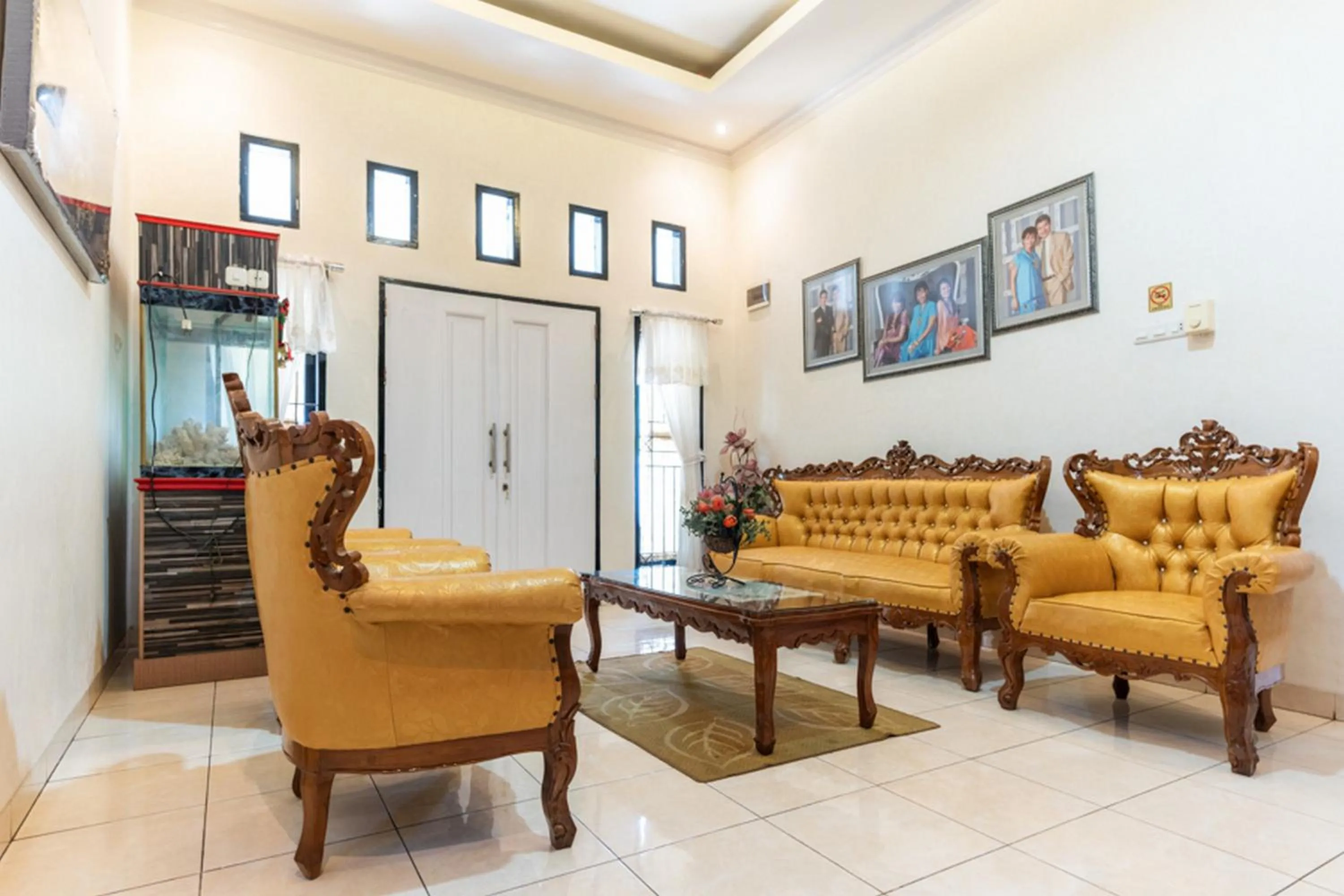 Living room in RedDoorz @ Pengayoman Panakkukang 3