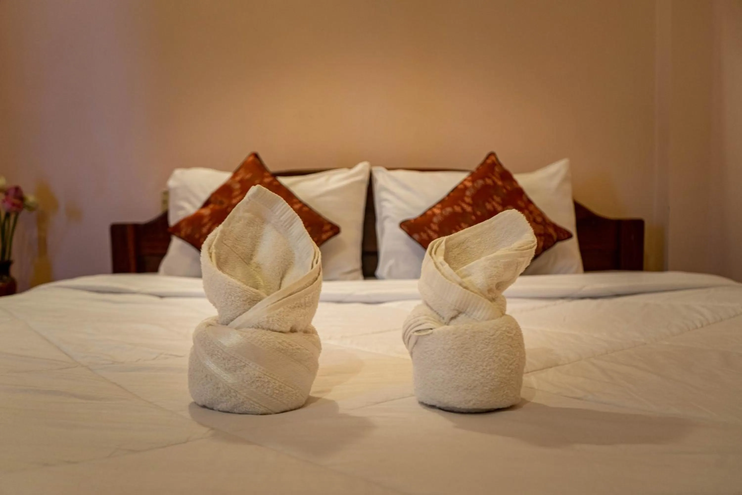 Bed in Nawin Palace Guesthouse