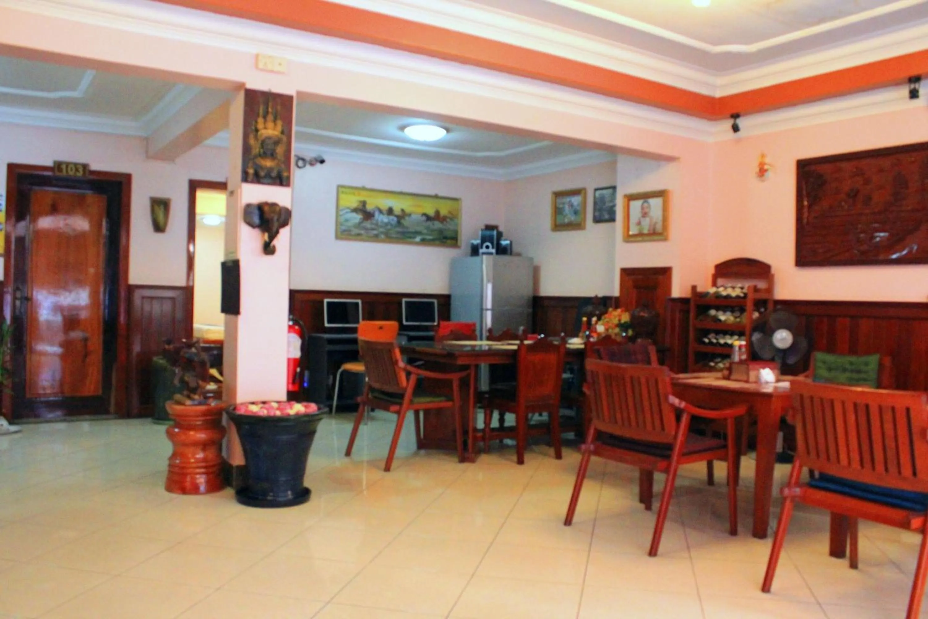 Restaurant/places to eat in Nawin Palace Guesthouse