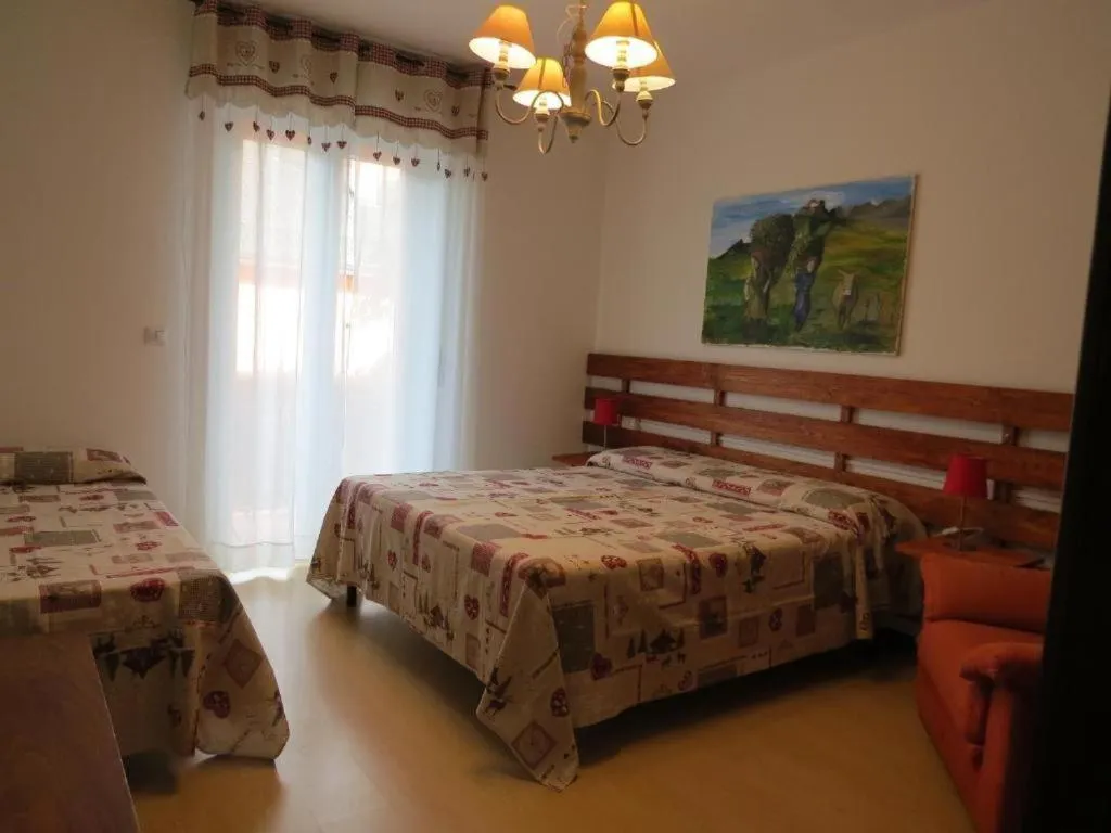 Bedroom, Bed in CASA AZZURRA Domodossola FREE PARKING