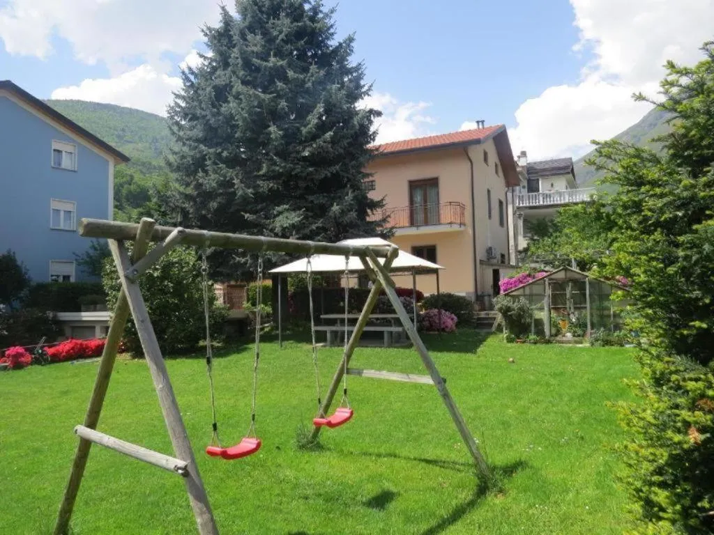Children play ground in CASA AZZURRA Domodossola FREE PARKING