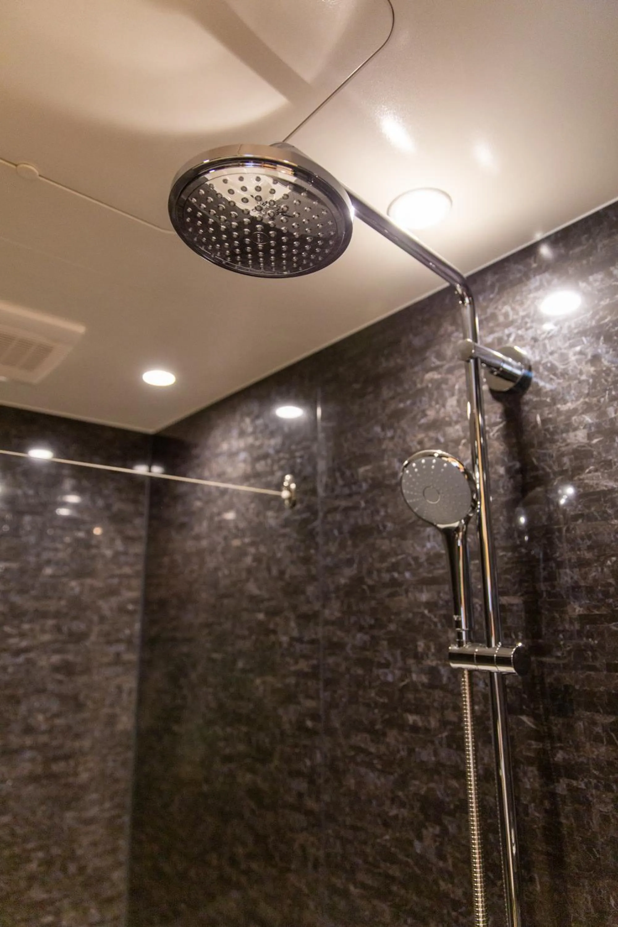 Shower in GRAND BASE Hiroshima Ekimae