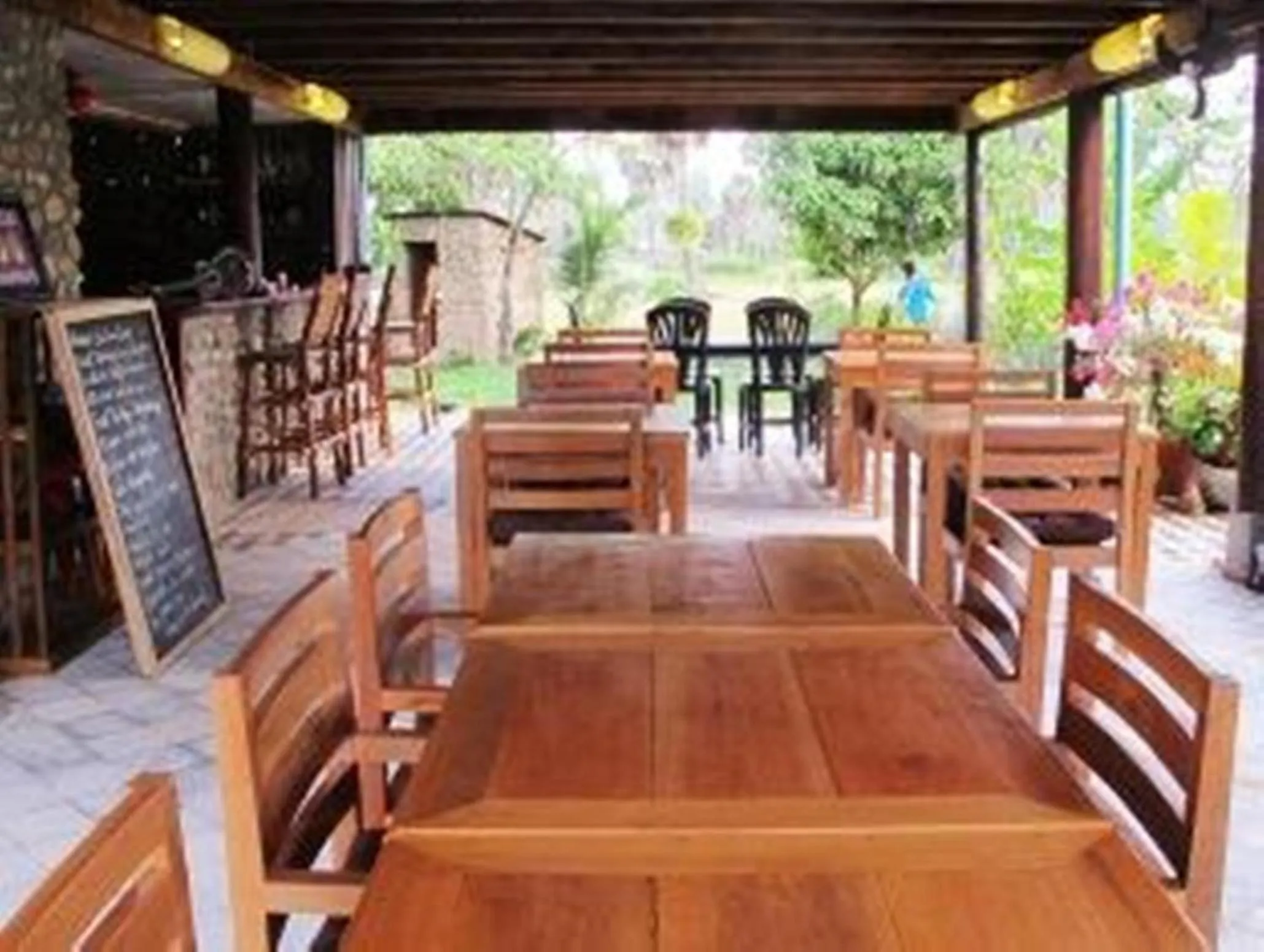 Restaurant/places to eat in Champa Lodge