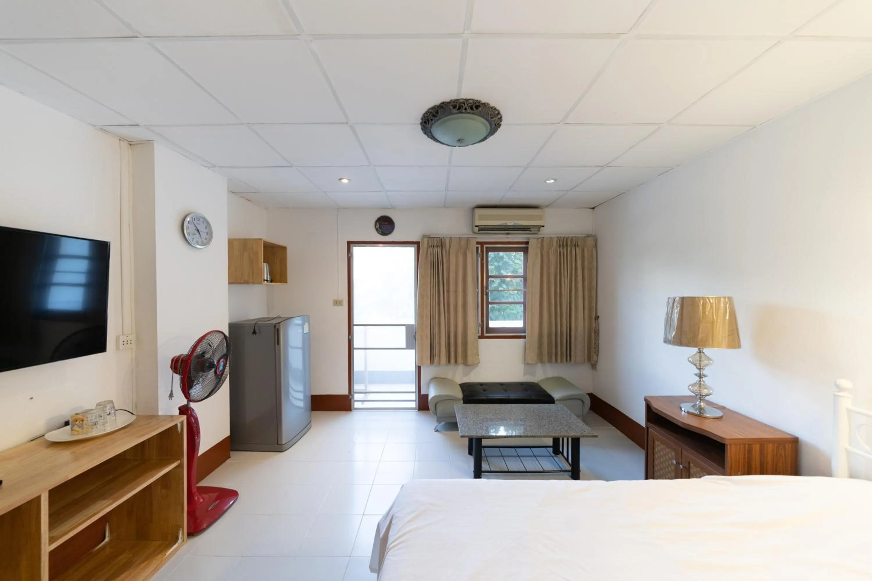 Photo of the whole room, Bed in Chiang Mai Mansion