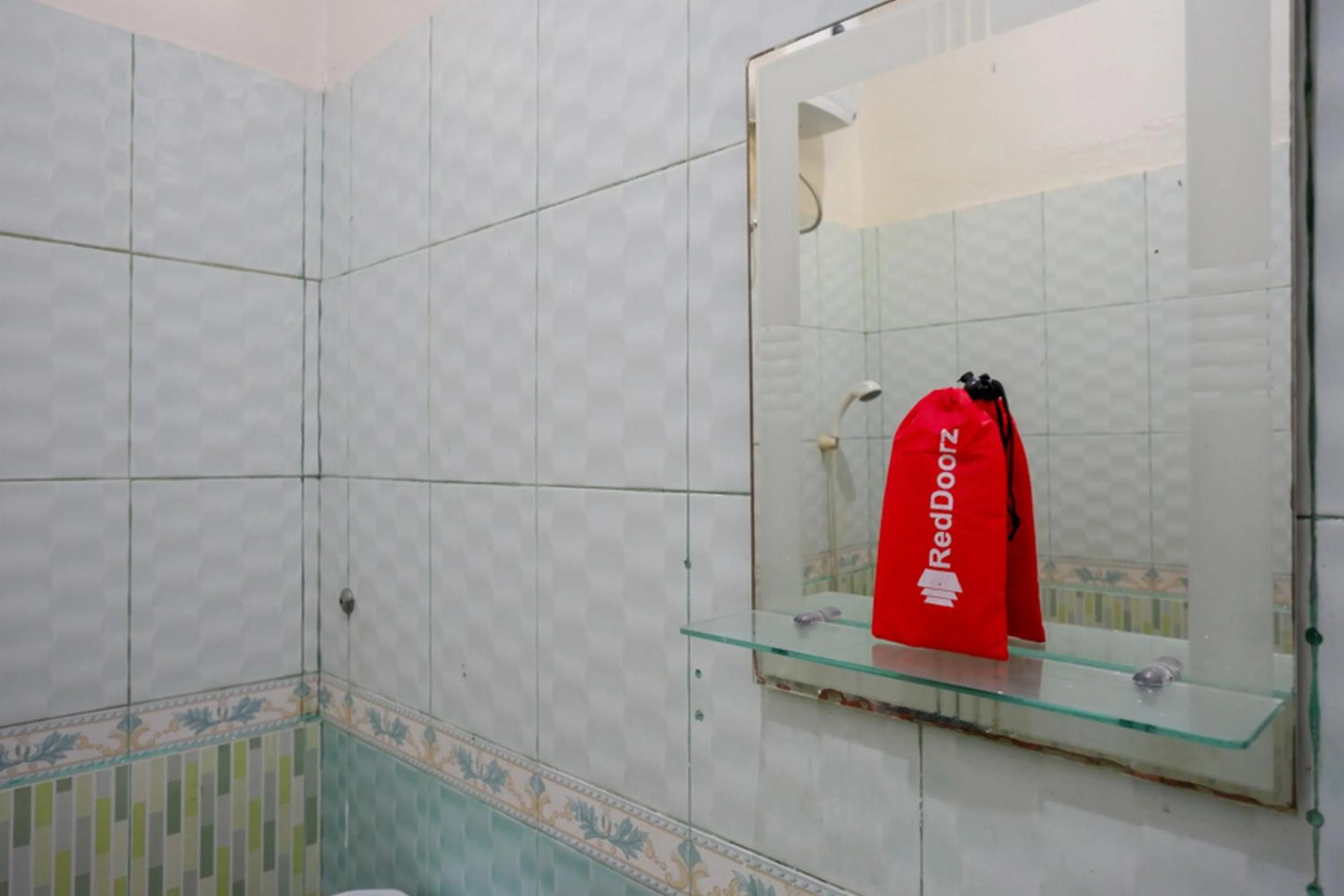 RedDoorz Plus Syariah at Alam Raya Hotel