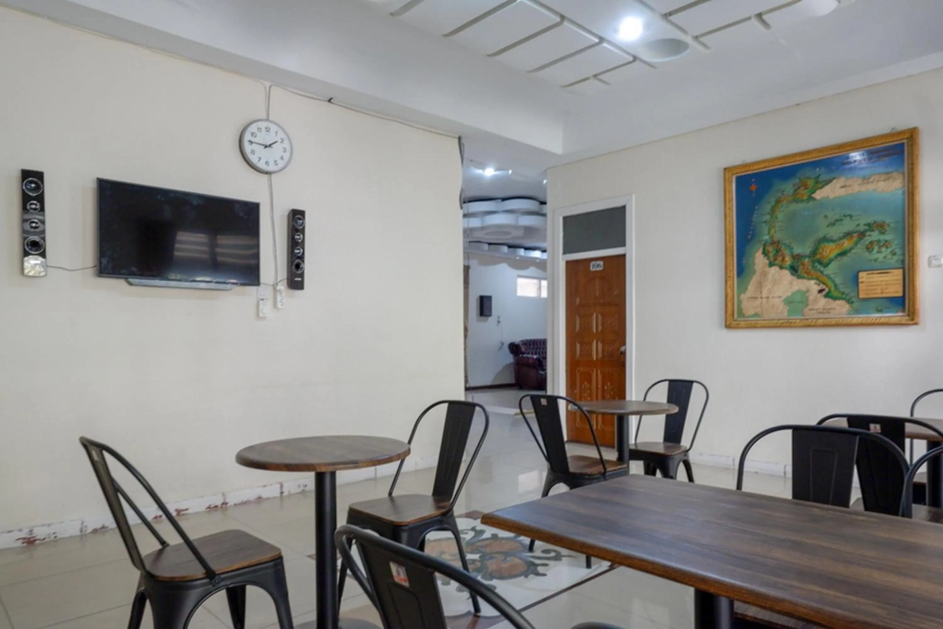 RedDoorz Plus Syariah at Alam Raya Hotel