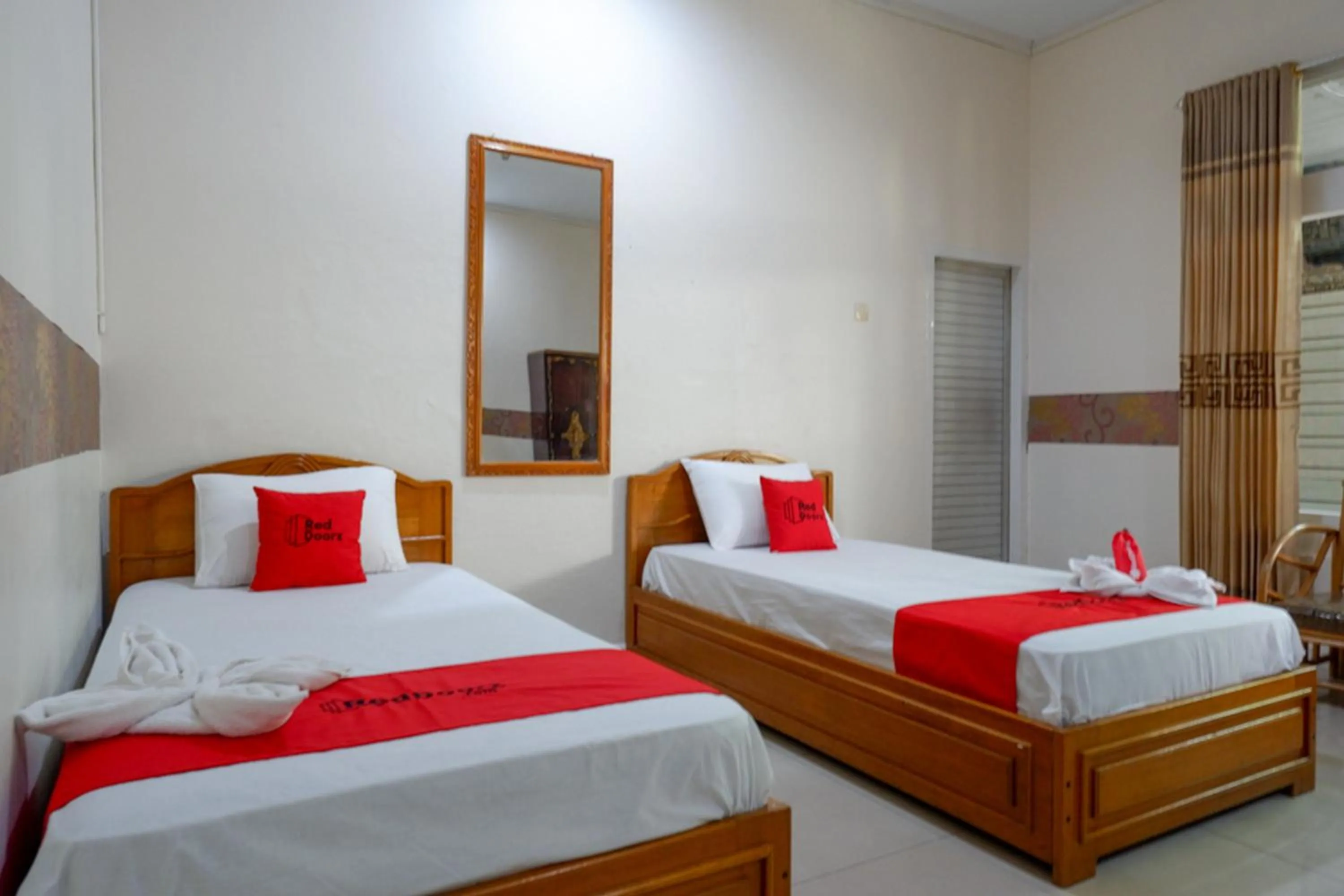 RedDoorz Plus Syariah at Alam Raya Hotel