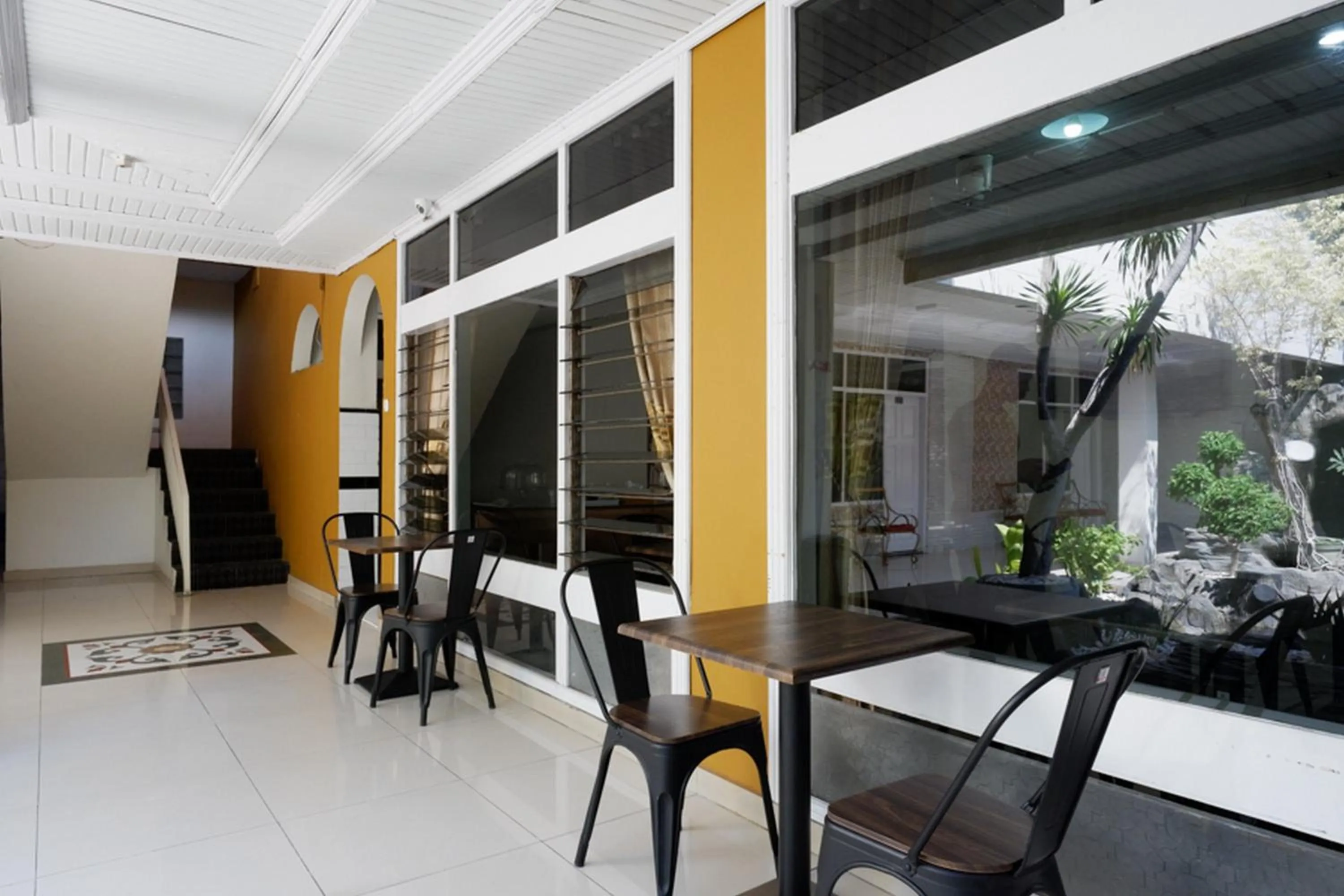 RedDoorz Plus Syariah at Alam Raya Hotel