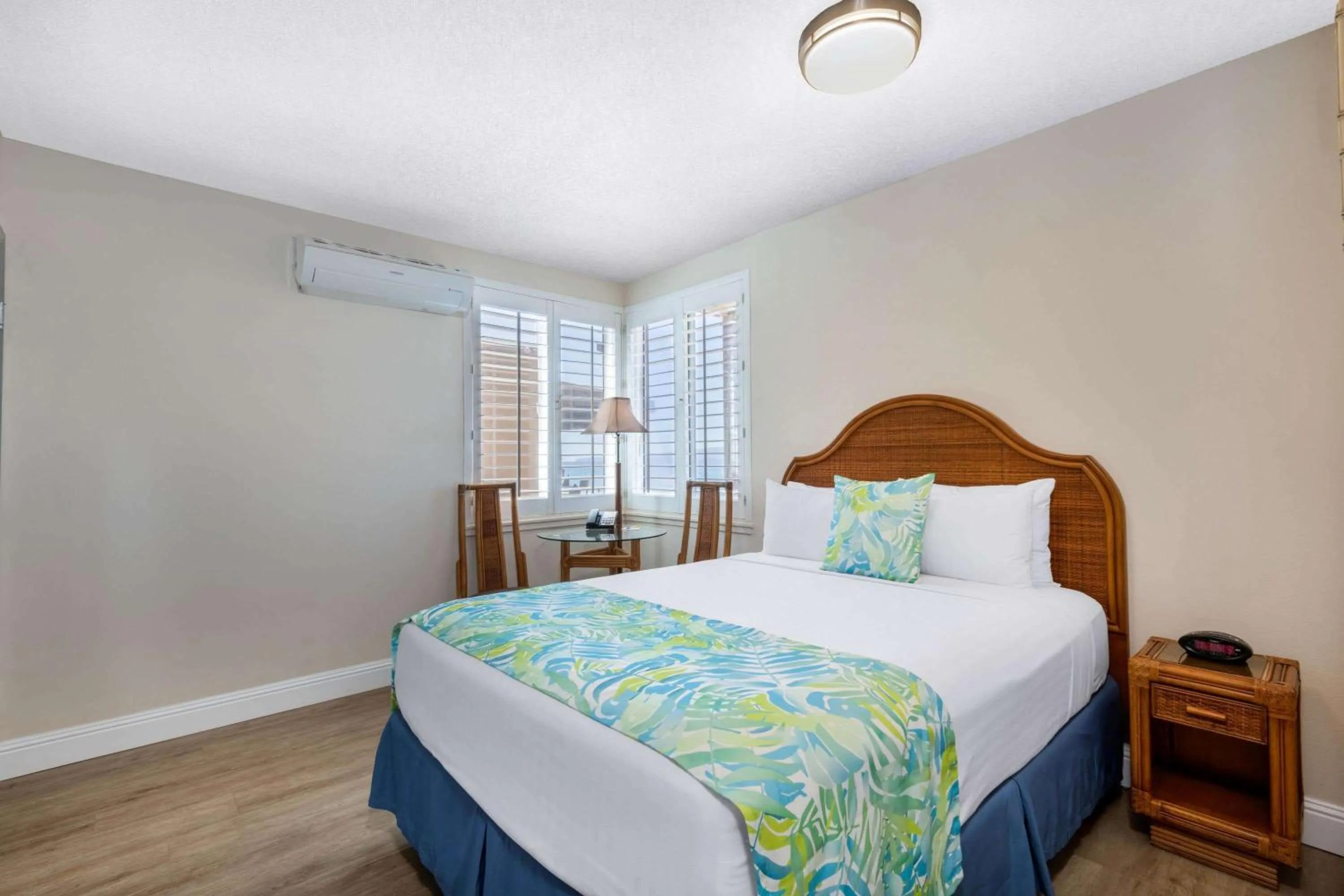 Bedroom, Bed in Days Inn by Wyndham Maui Oceanfront