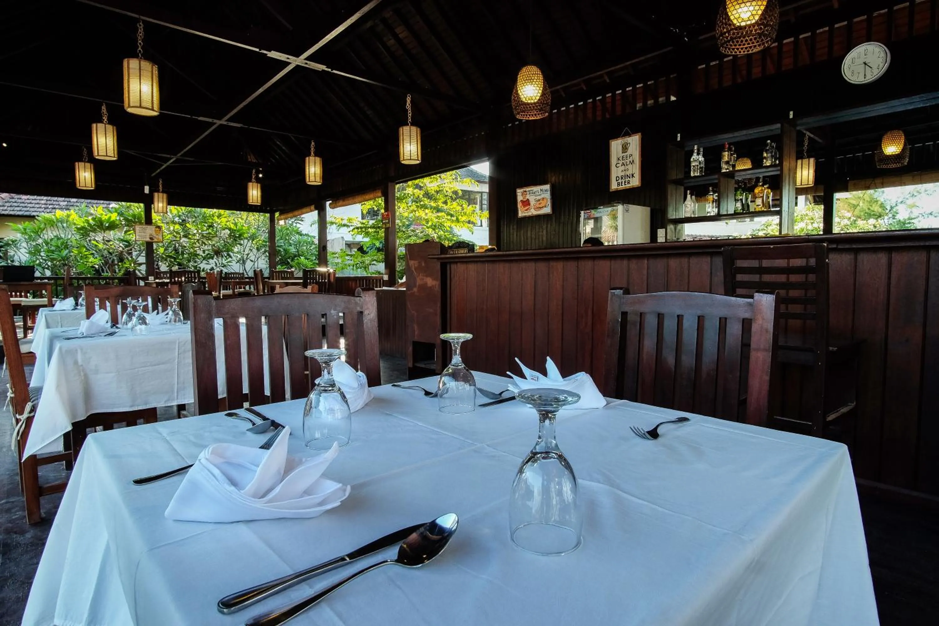 Restaurant/places to eat in Villa Unggul