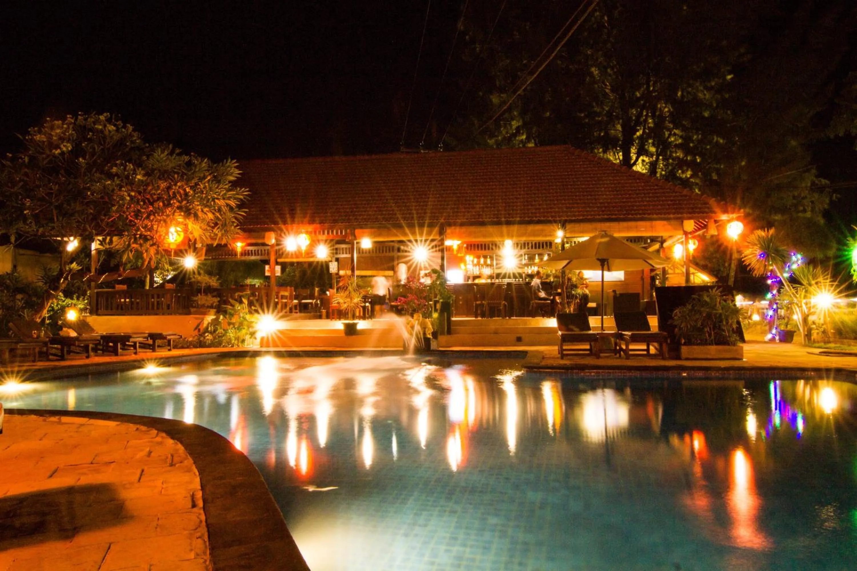 Restaurant/places to eat in Villa Unggul