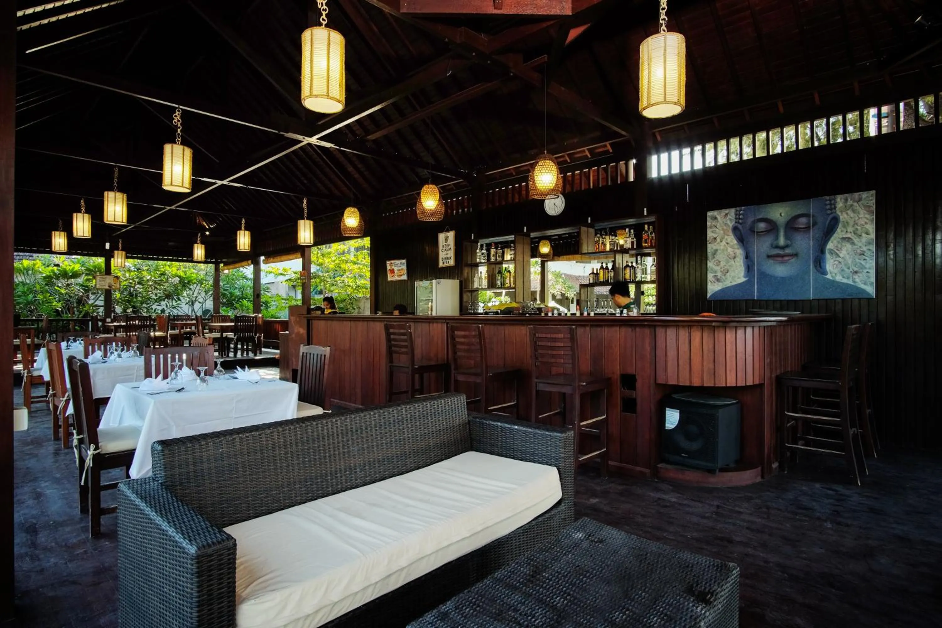 Restaurant/places to eat in Villa Unggul