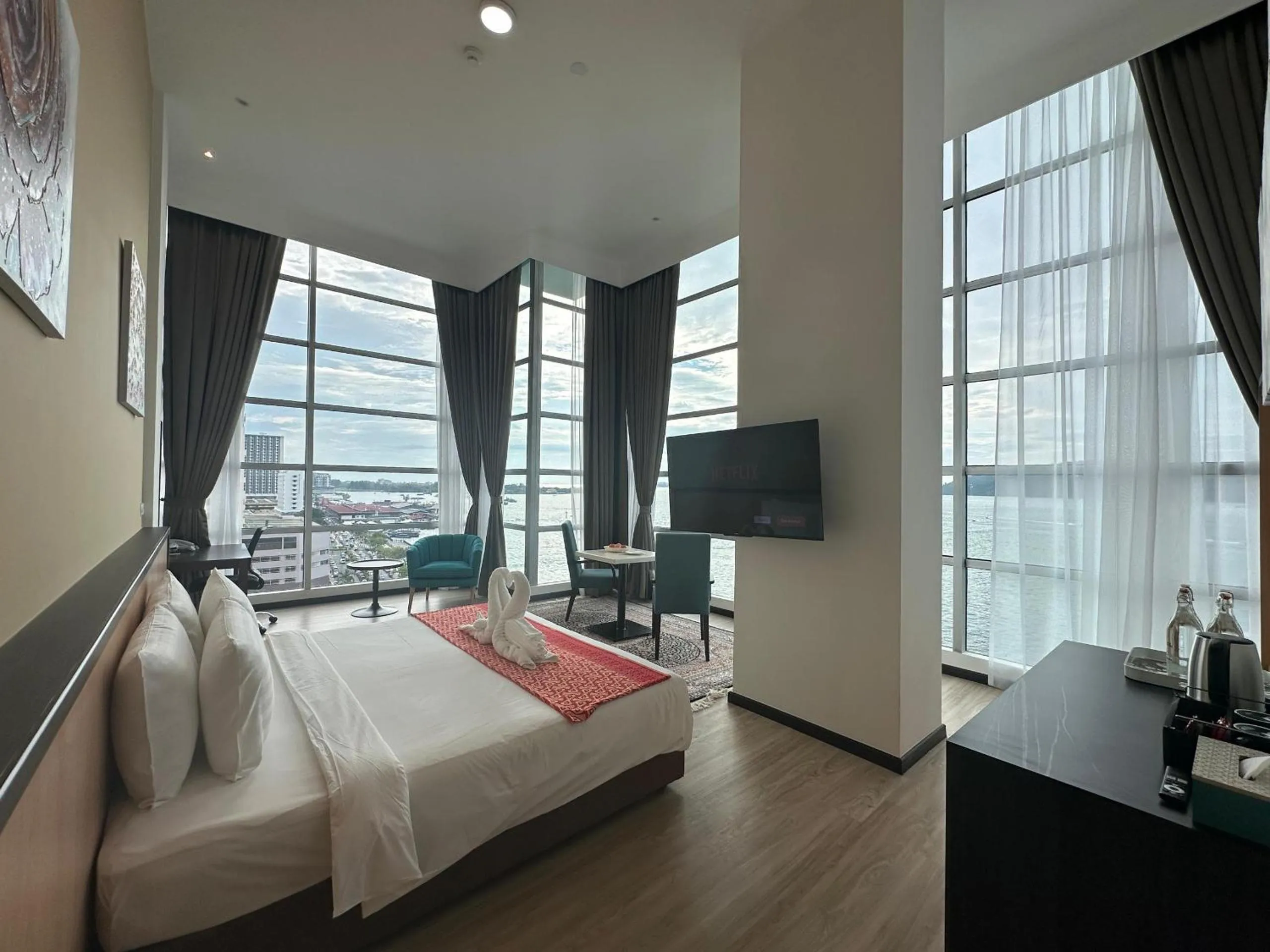City view, Bed in Hotel 7 Suria