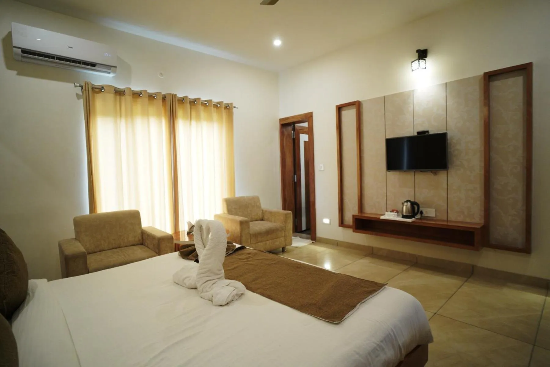 Bed in Amar Bagh Resort