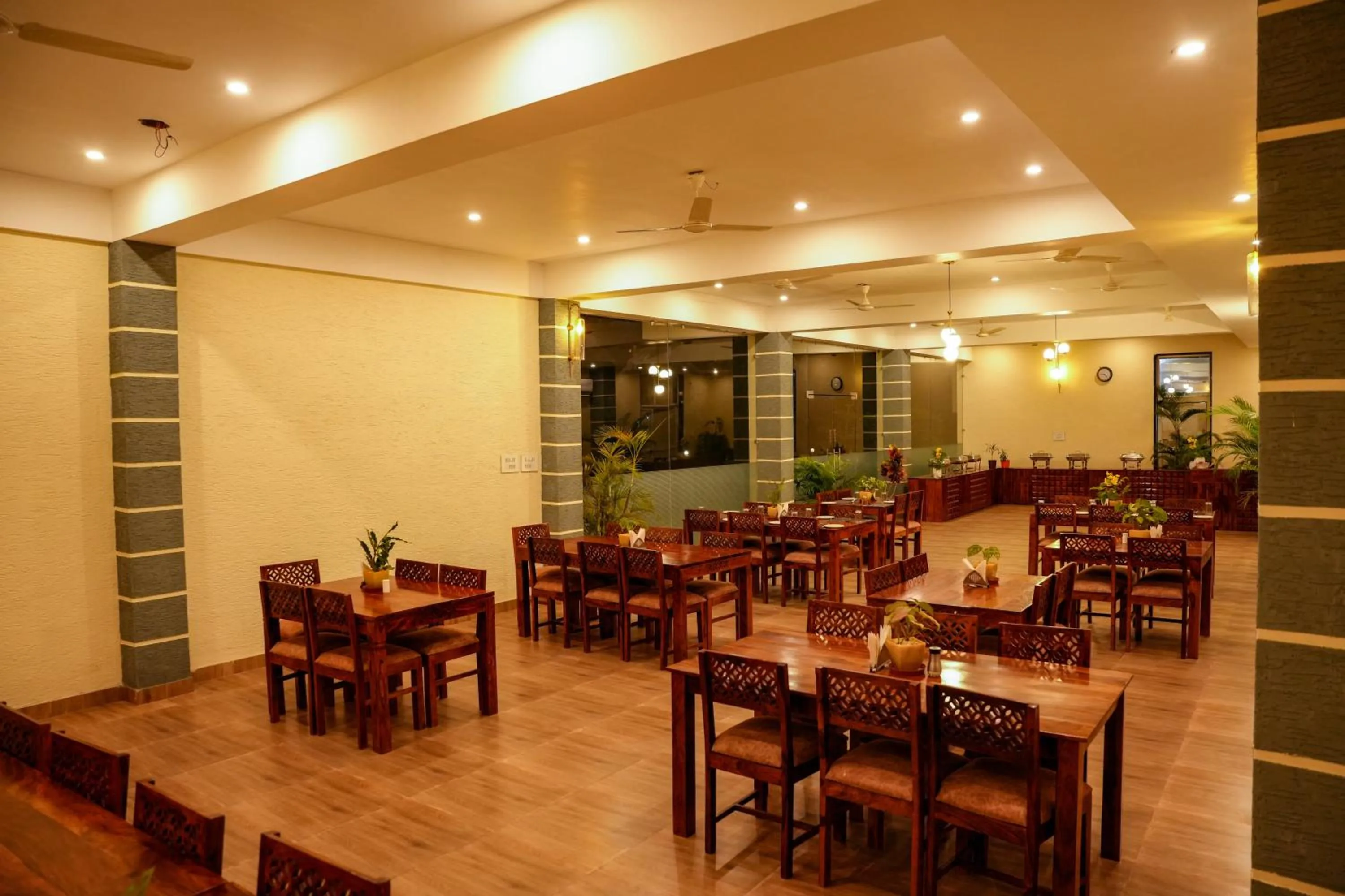 Restaurant/places to eat in Amar Bagh Resort