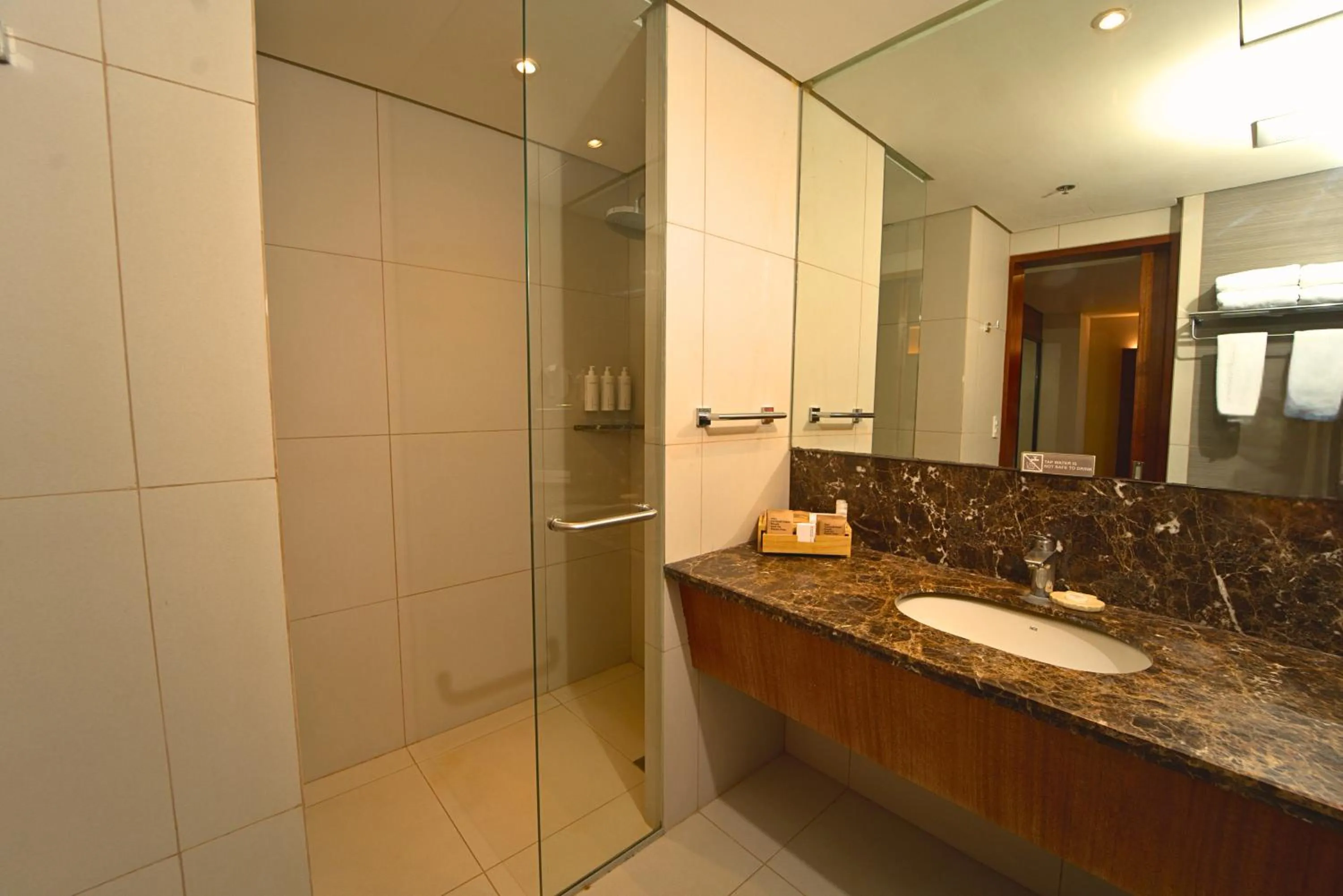 Guests in Best Western Plus The Ivywall Resort-Panglao