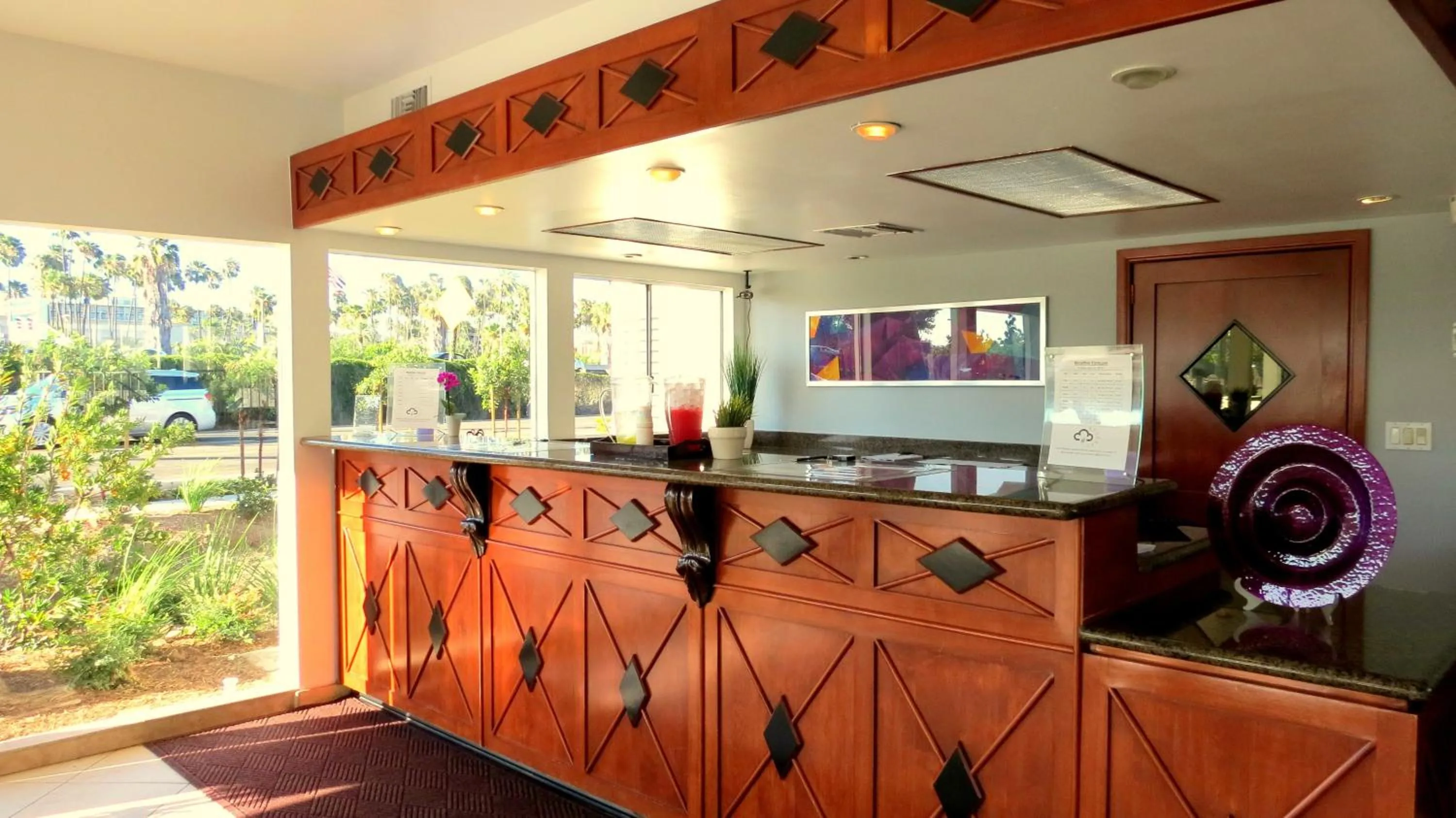 Day in Hotel Iris - Mission Valley-San Diego Zoo-SeaWorld