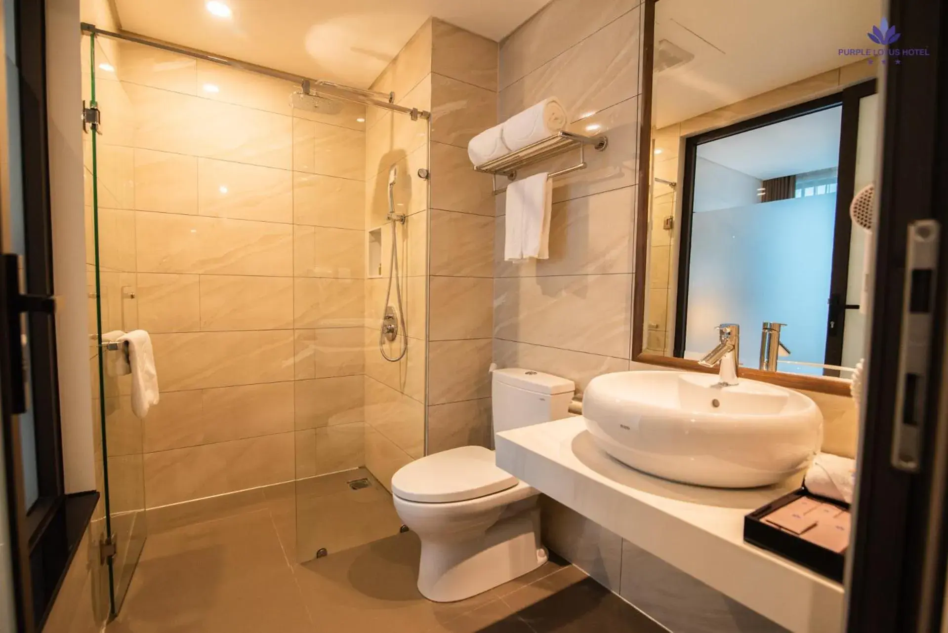 Superior Twin Room in Purple Lotus Hotel Superior Twin Room in Purple Lotus Hotel