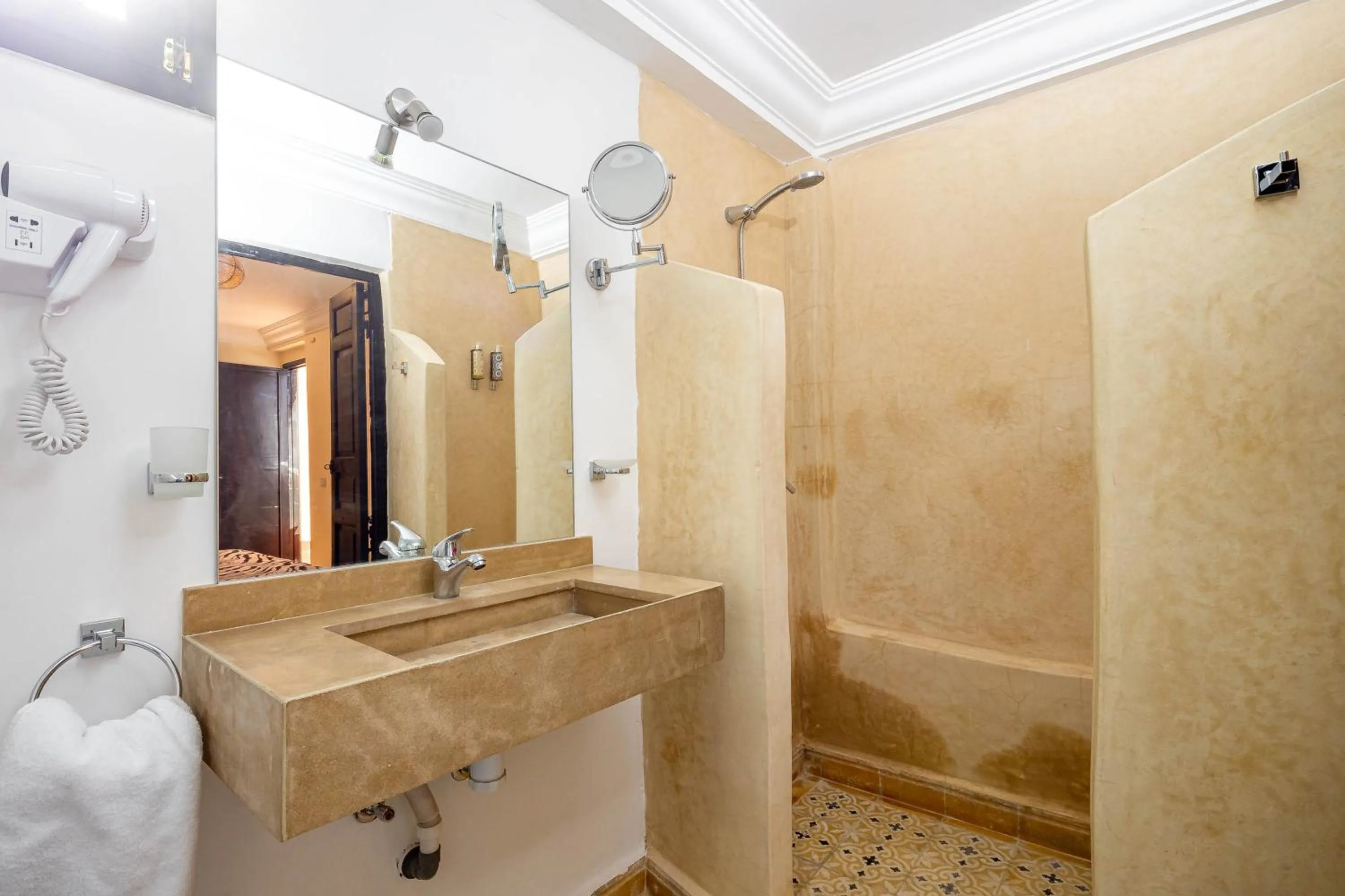 Shower in RIAD LA GAZELLE DU SUD