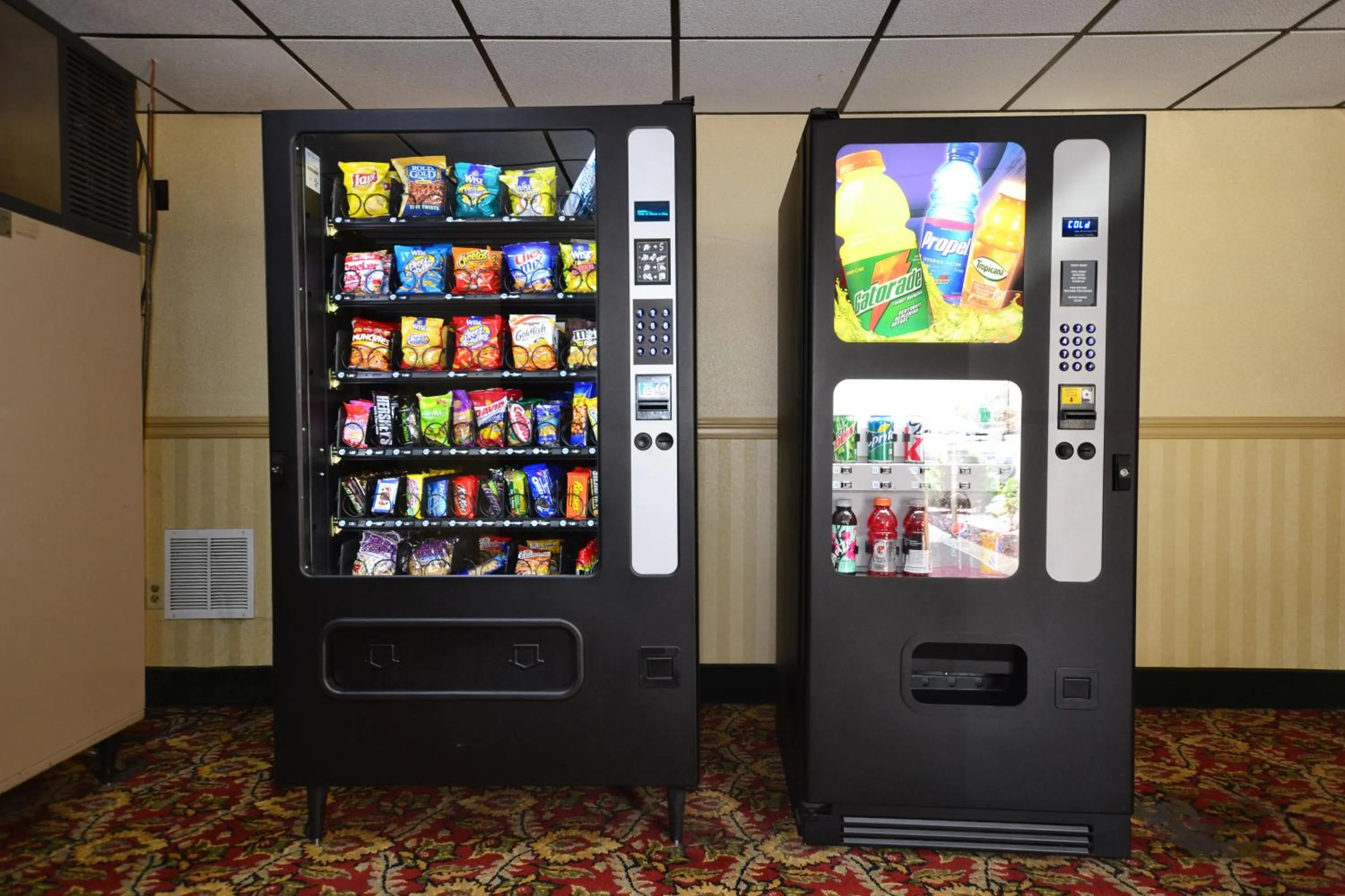 Food and drinks in Howard Johnson by Wyndham Saugerties