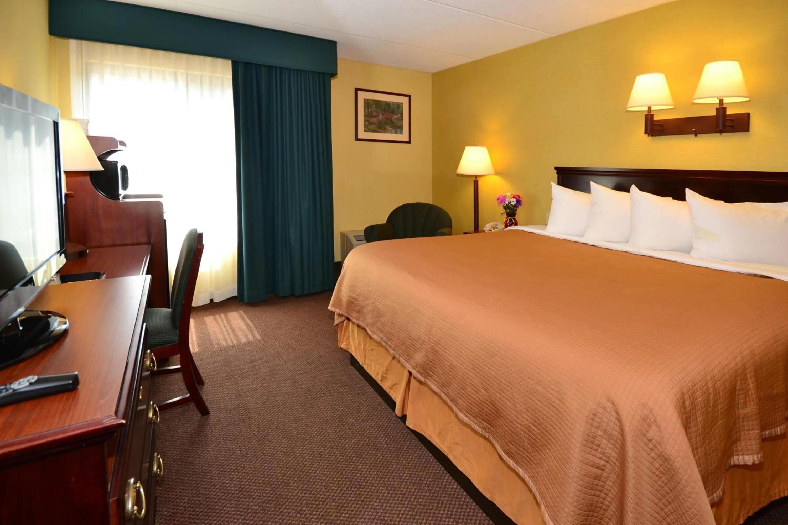 Bedroom, Bed in Howard Johnson by Wyndham Saugerties