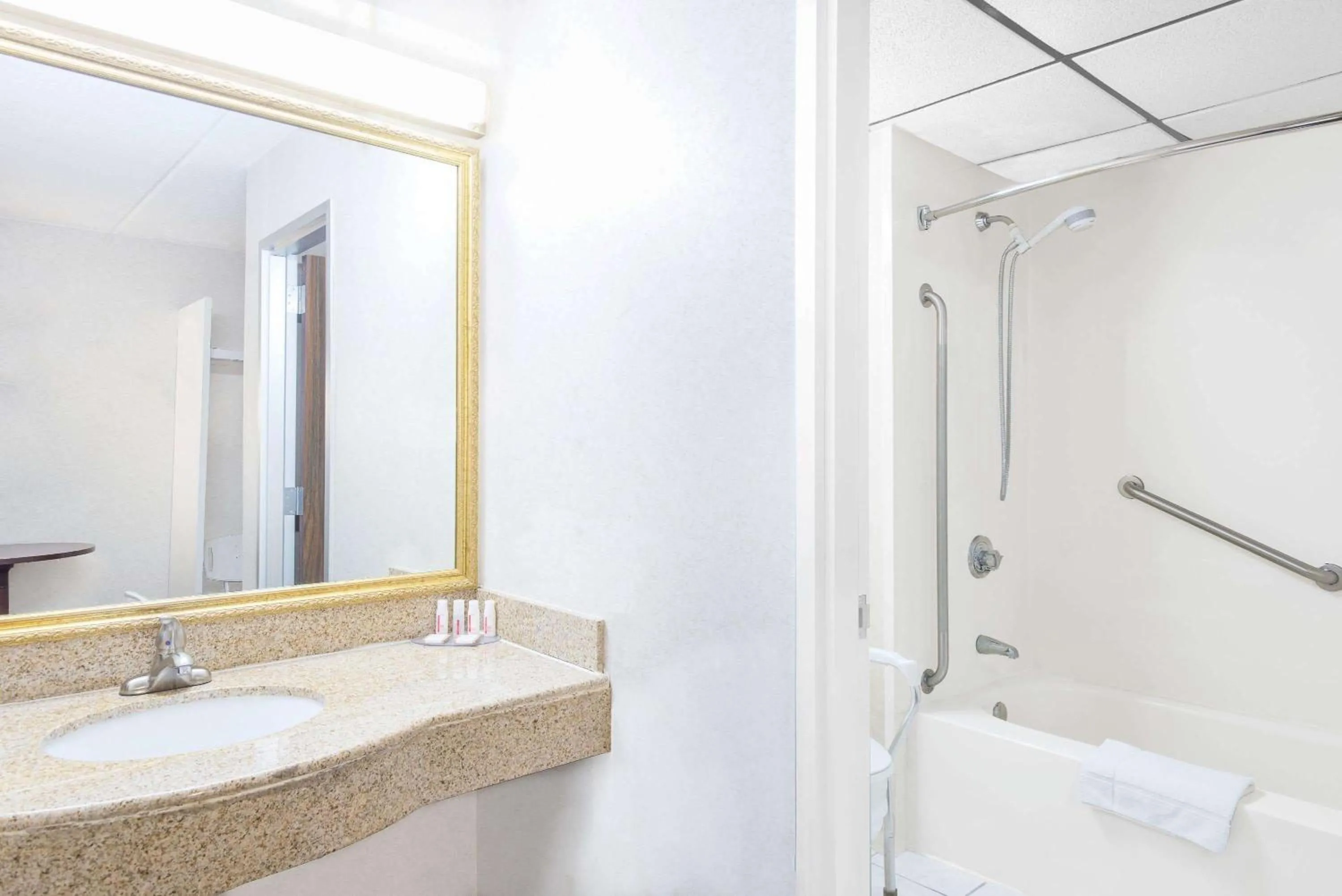 Bathroom in Howard Johnson by Wyndham Saugerties