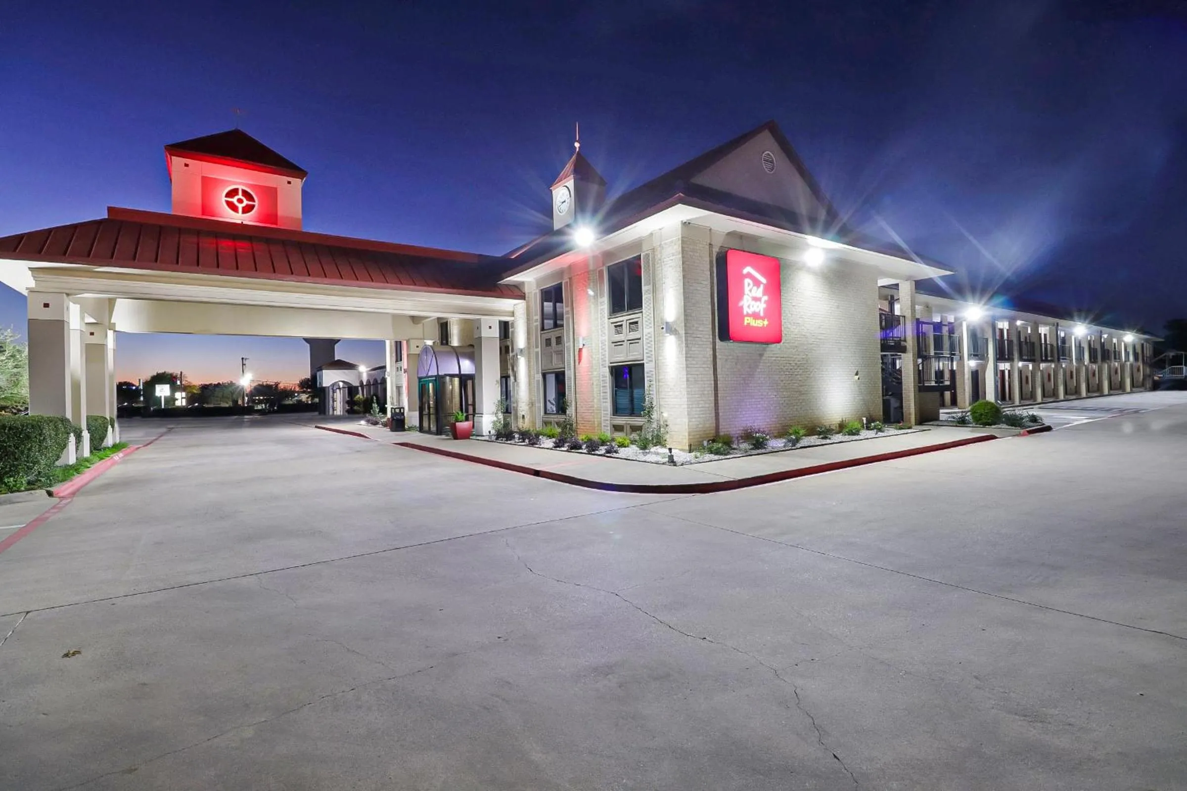 Property building in Red Roof Inn PLUS+ Dallas - Addison