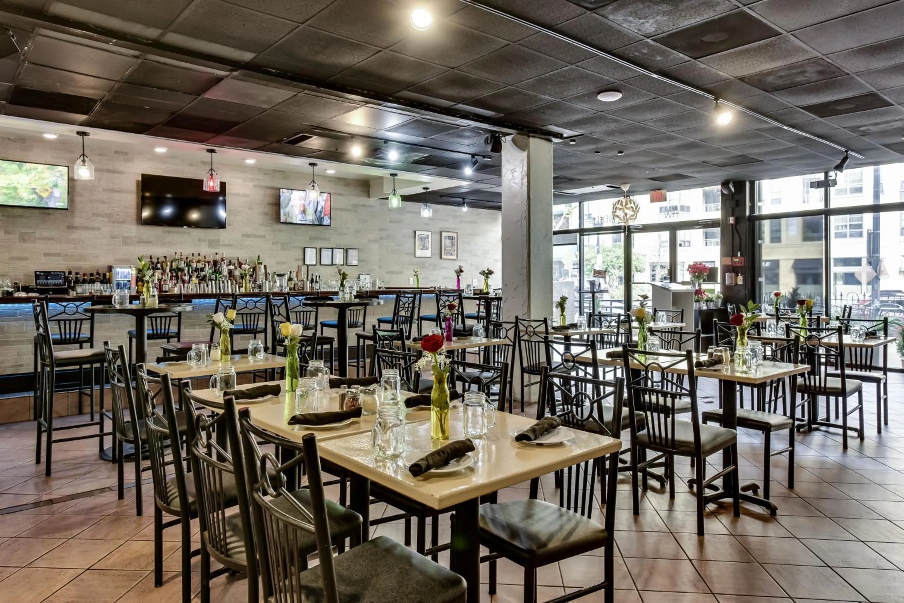 Restaurant/places to eat in Days Inn by Wyndham Washington DC/Connecticut Avenue