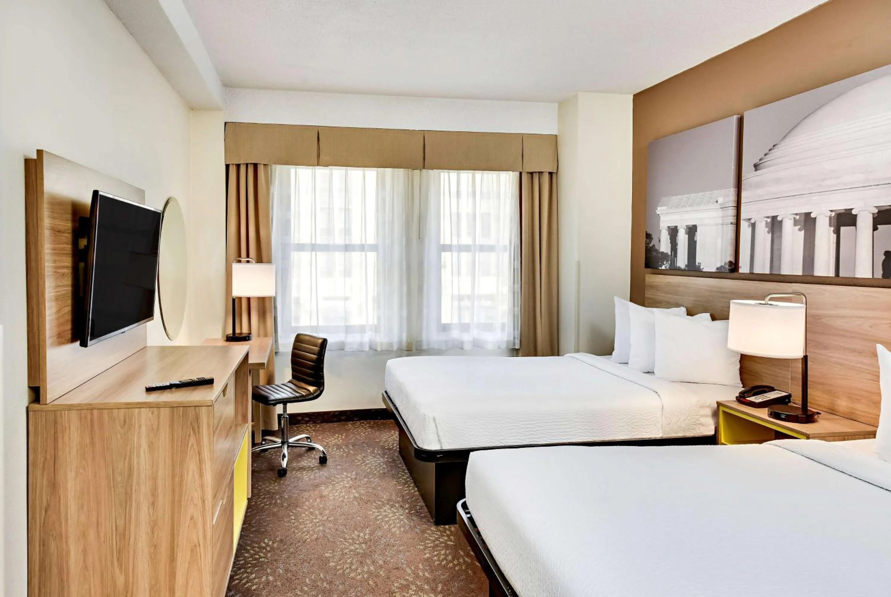 Photo of the whole room, Bed in Days Inn by Wyndham Washington DC/Connecticut Avenue