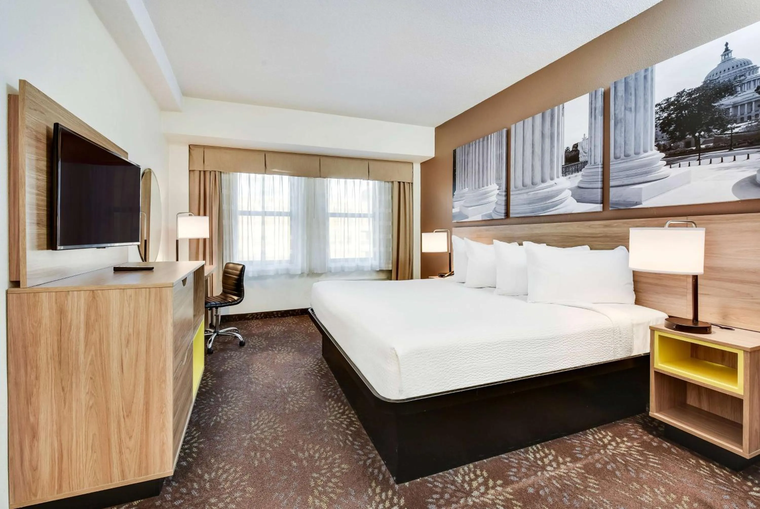 Photo of the whole room, Bed in Days Inn by Wyndham Washington DC/Connecticut Avenue