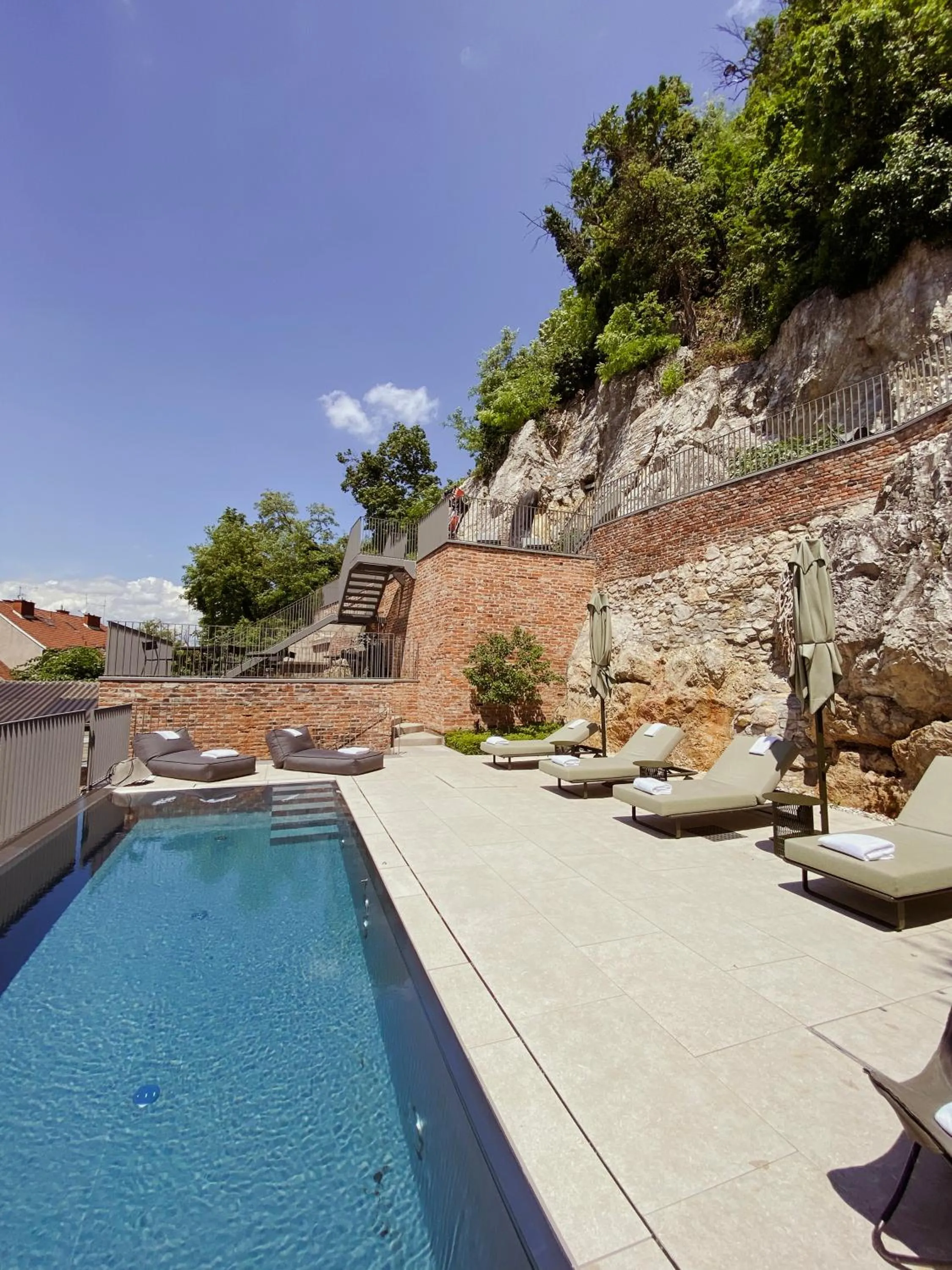 Patio in Kai 36 - Hotel zwischen Fels und Fluss