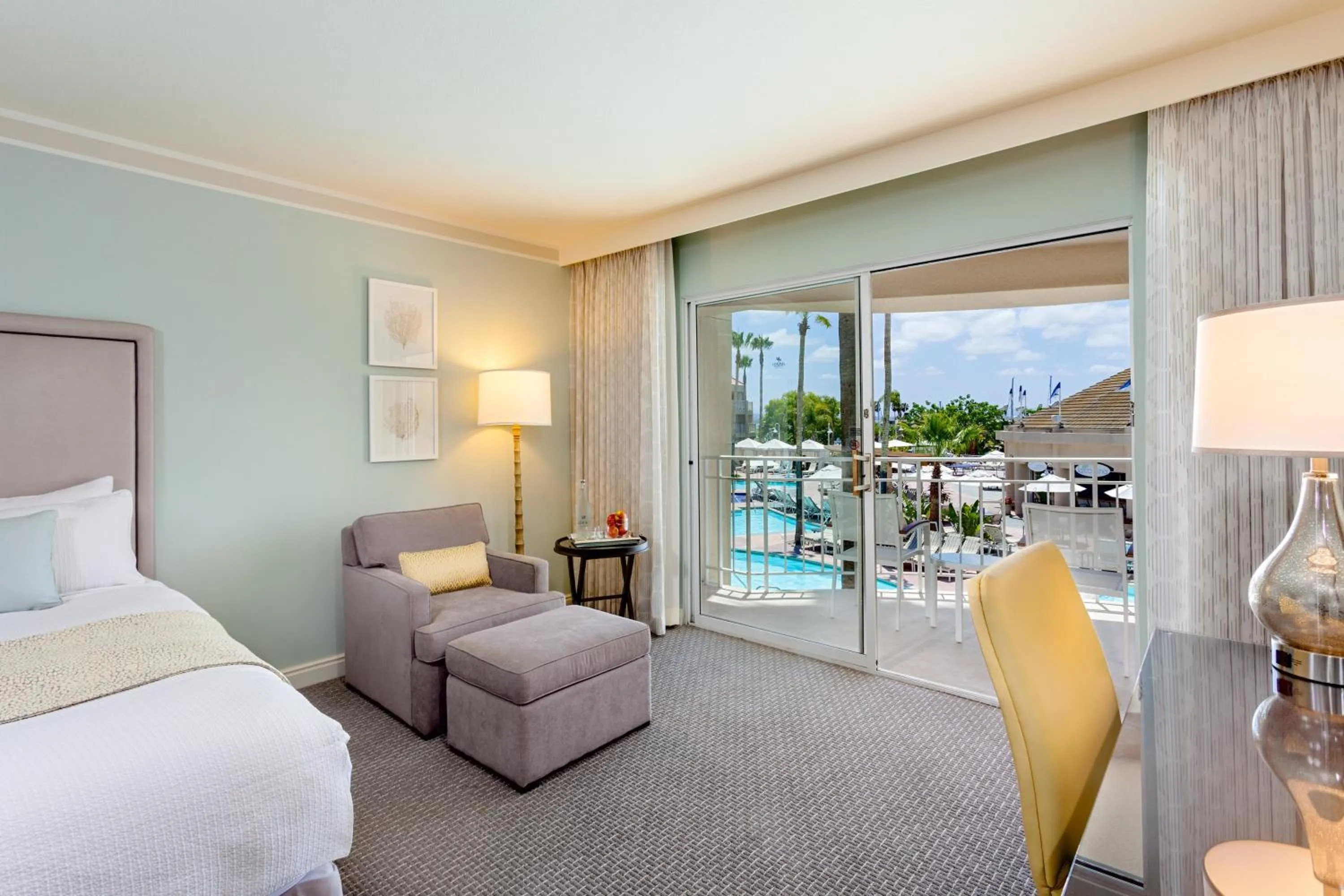 Photo of the whole room, Bed in Loews Coronado Bay Resort